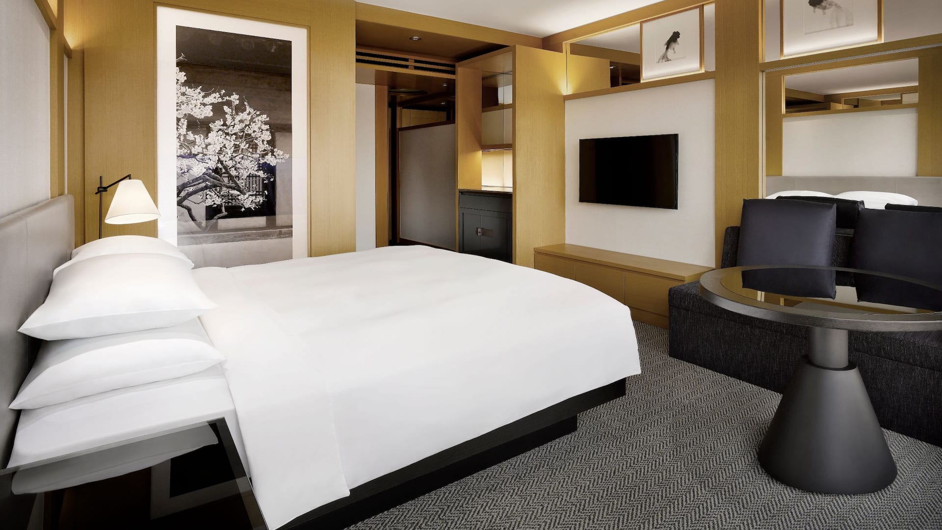 1/5 Grand Hyatt Seoul Grand King Sofabed