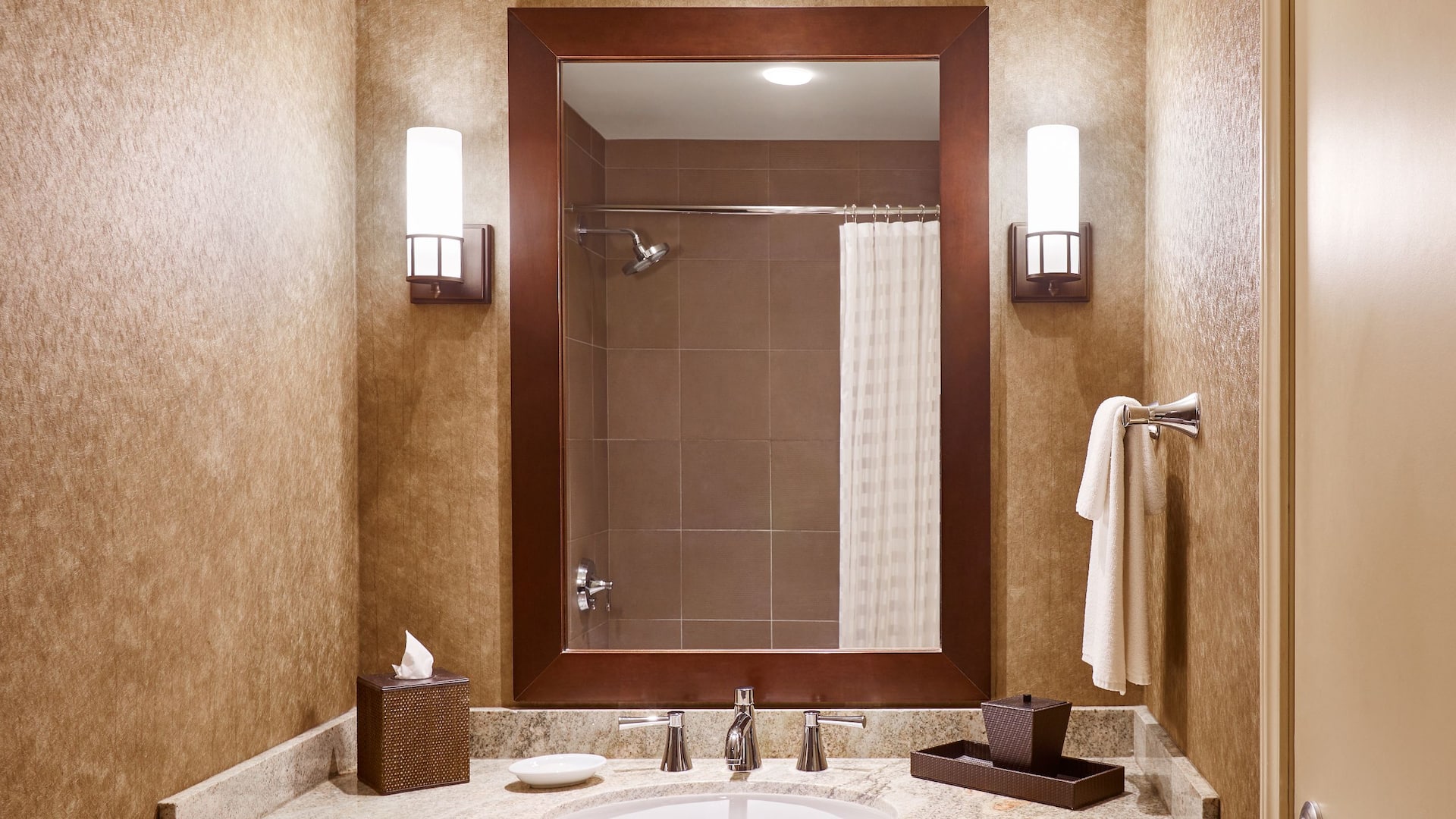 2/2 Hyatt Regency Bellevue on Seattle's Eastside Bathroom Standard