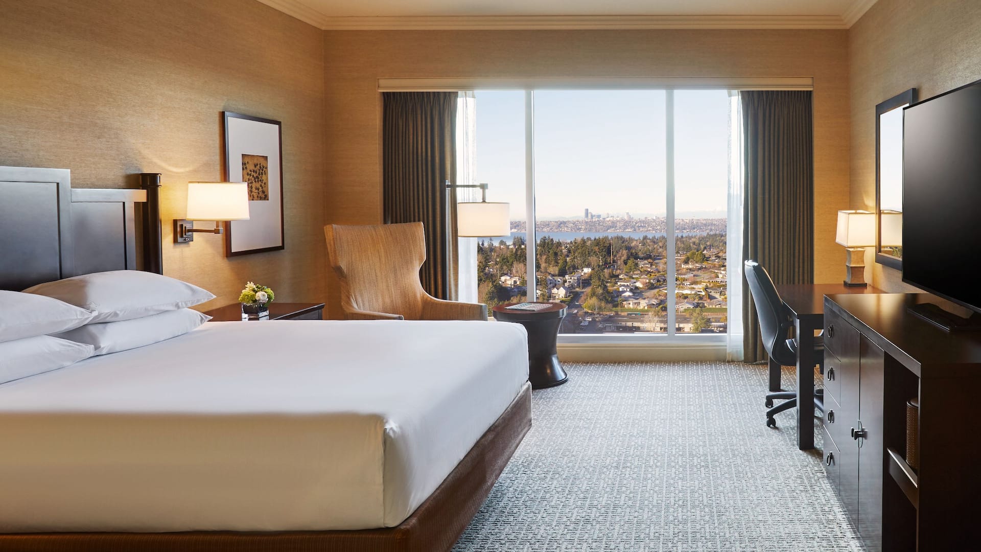 1/2 Hyatt Regency Bellevue on Seattle's Eastside King View