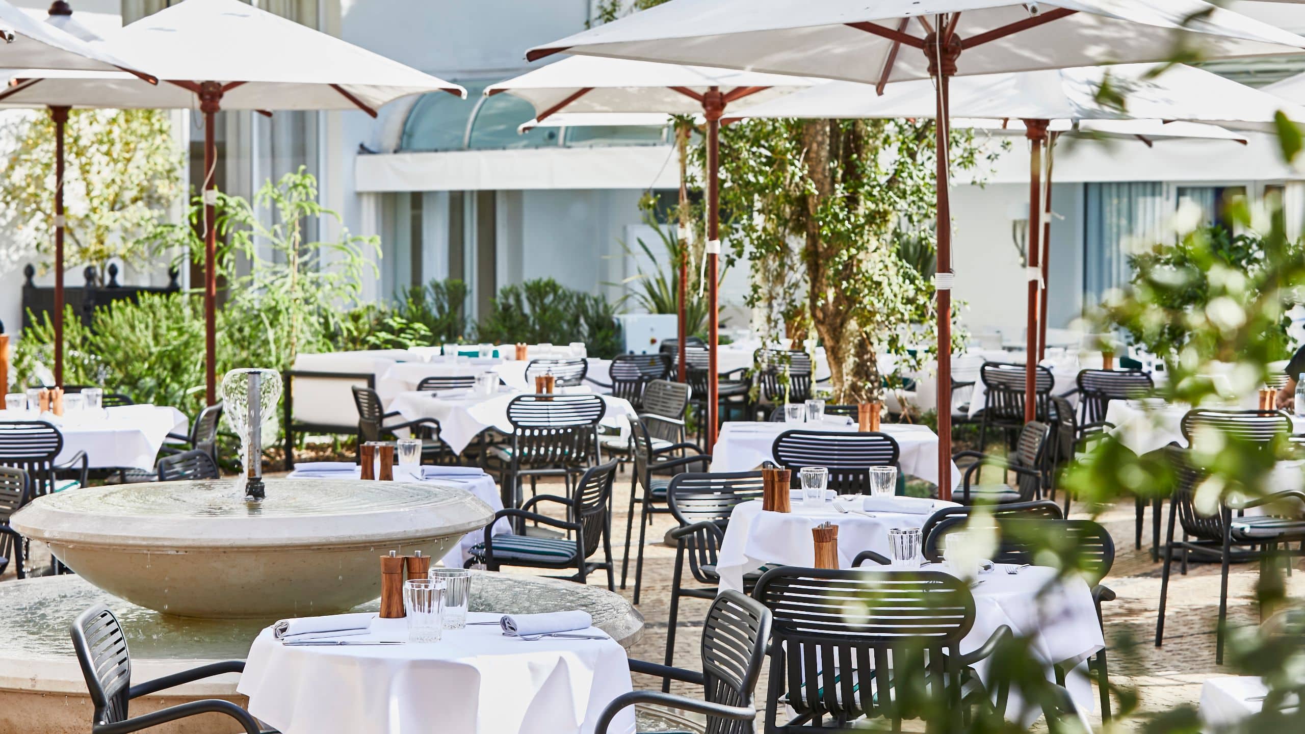 Hôtel Martinez Le Jardin Tables