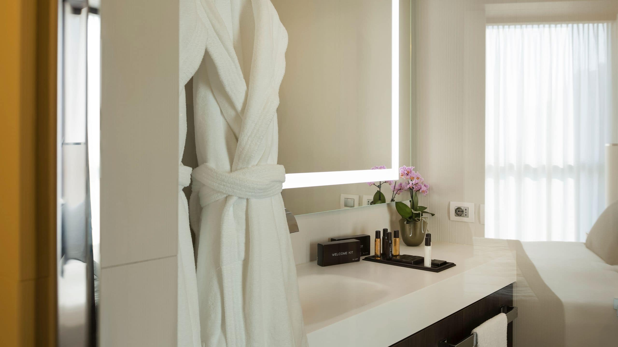 Hyatt Centric Milan Centrale Premier Suite Bathroom