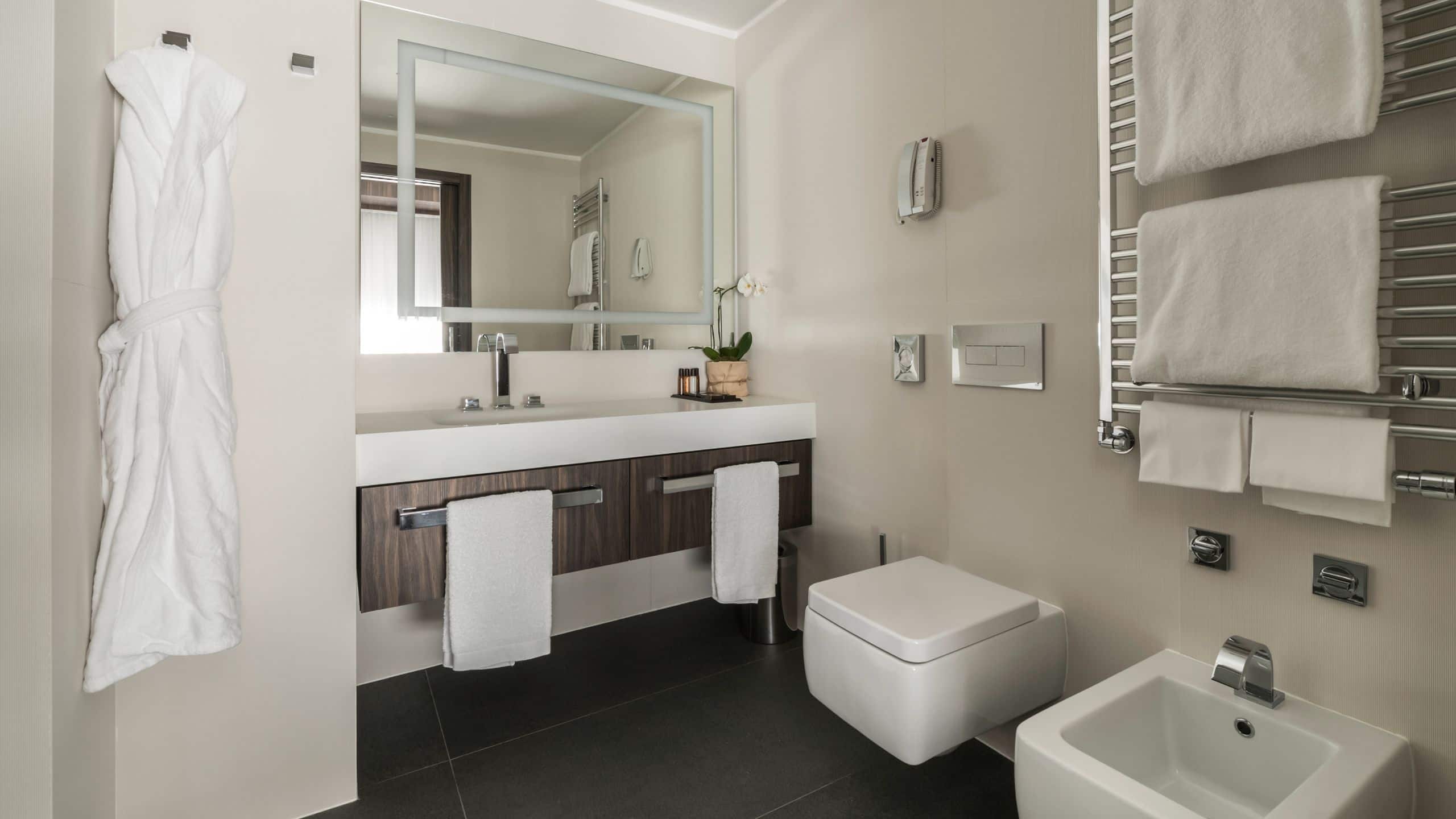Hyatt Centric Milan Centrale Premier Suite Bathroom