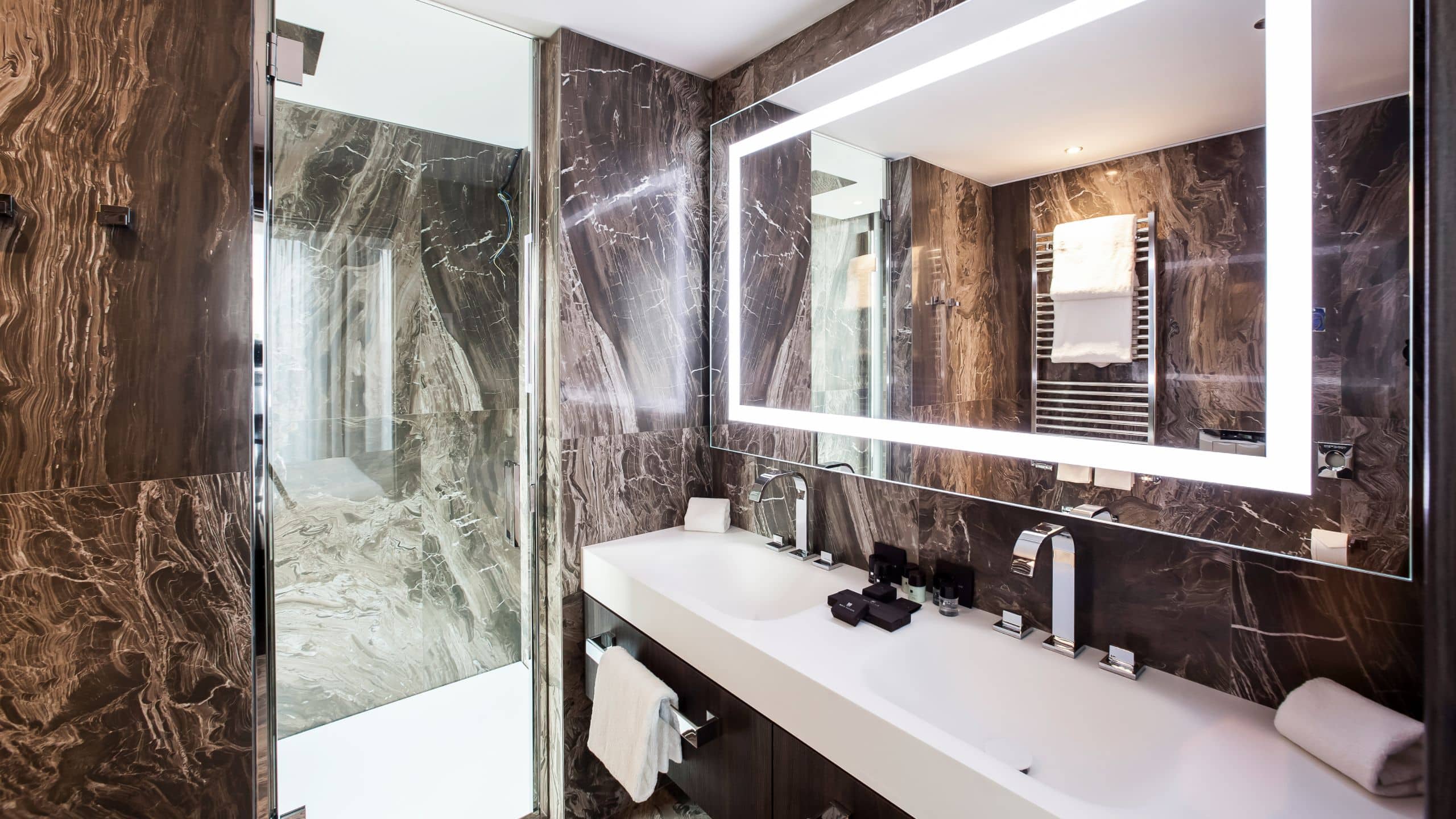 Hyatt Centric Milan Centrale Skyline Suite Bathroom
