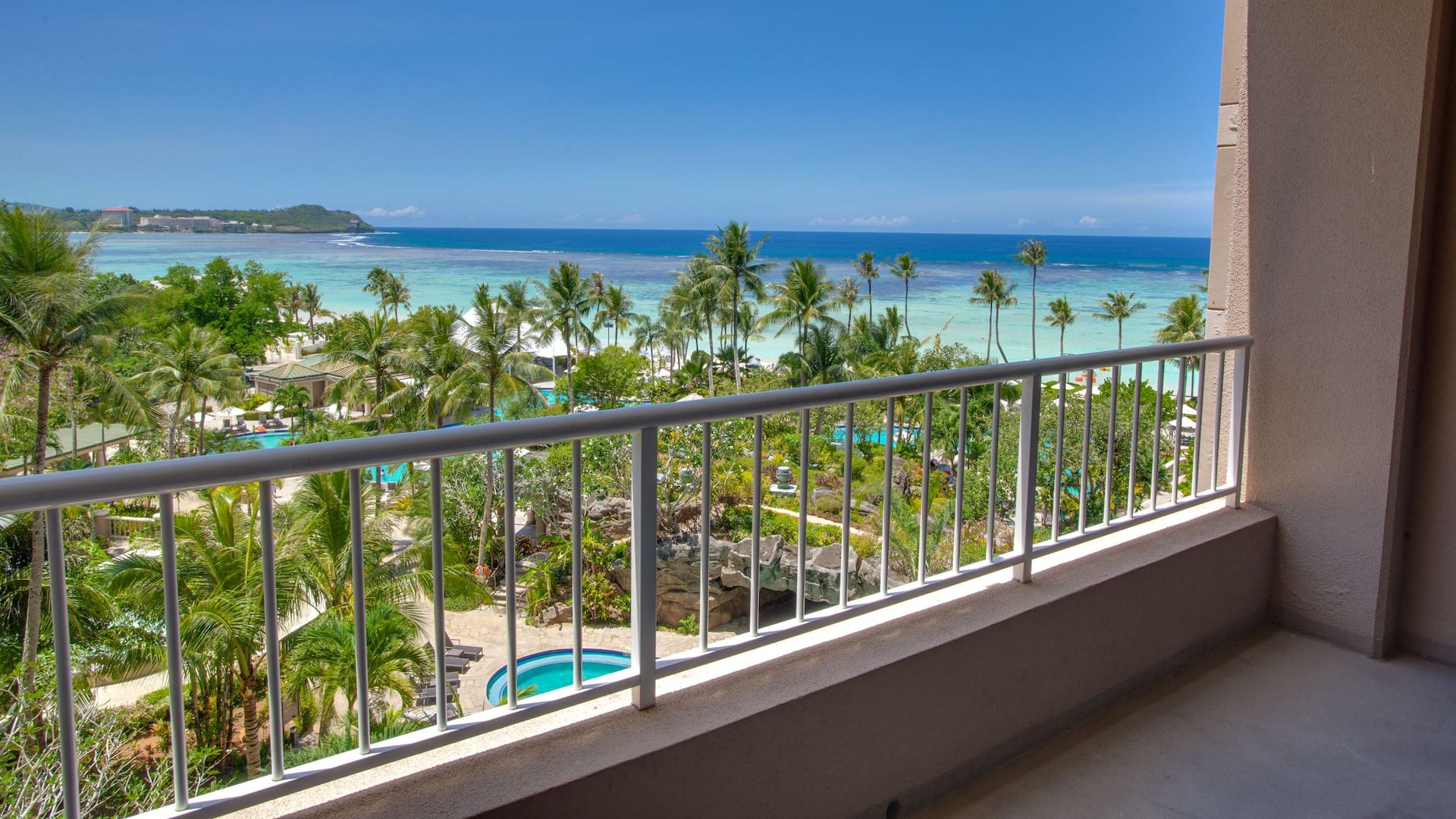 3 de 3 Hyatt Regency Guam Oceanview Balcony