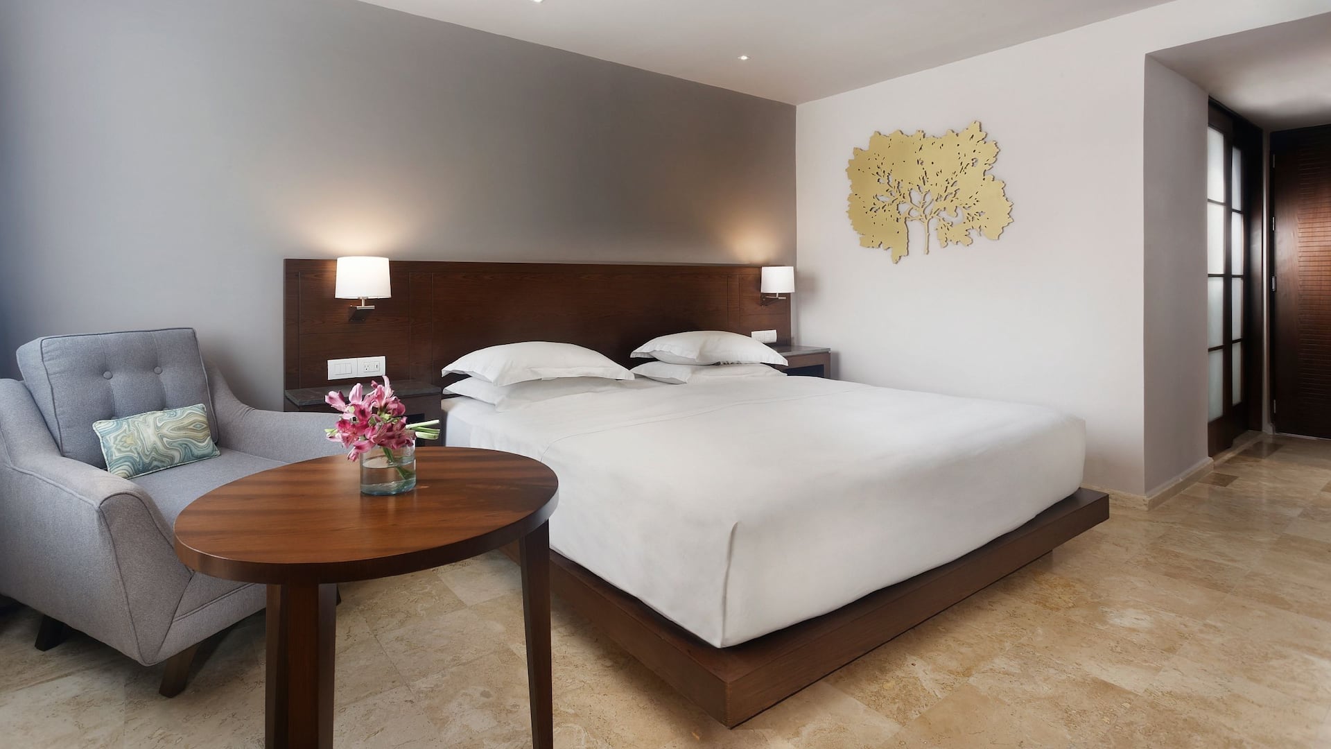 1 of 3 Hyatt Regency Villahermosa King Bed
