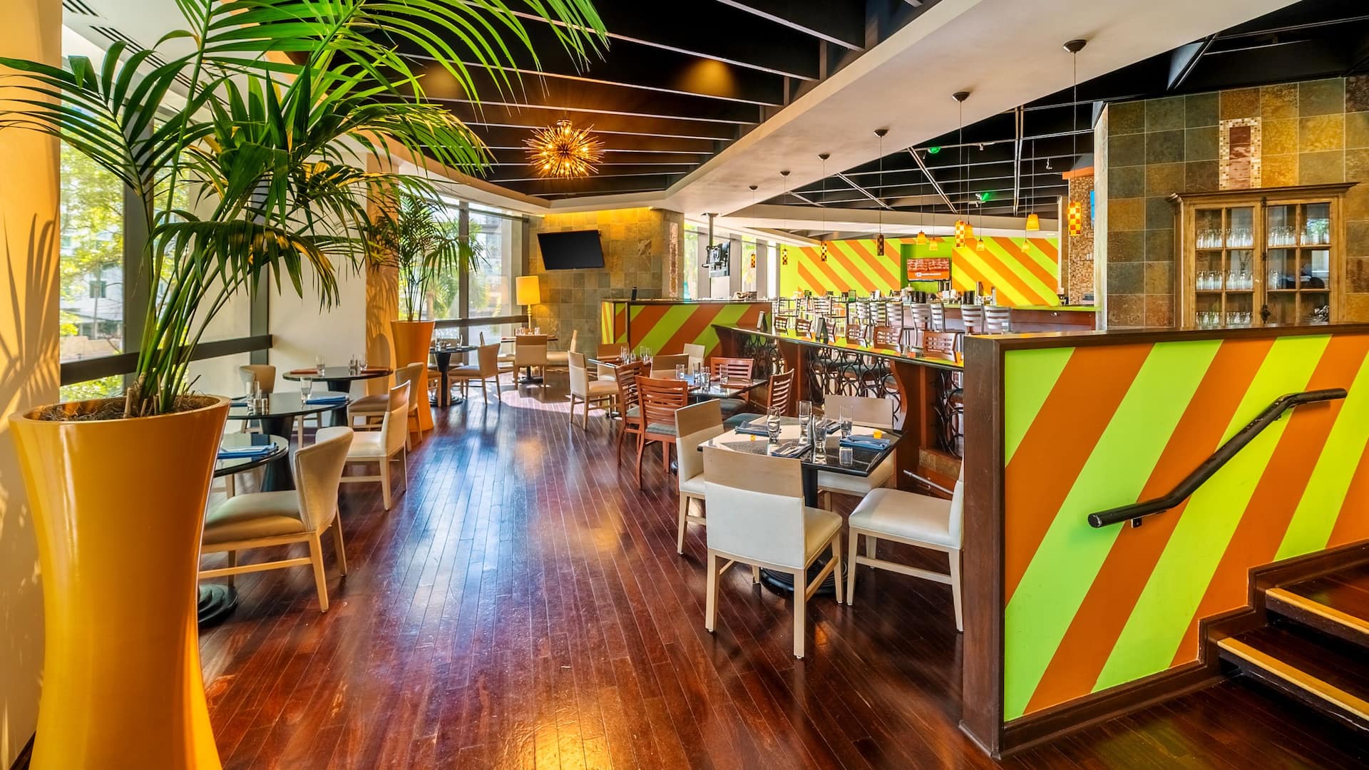 Hyatt Regency Miami Pure Verde Bar