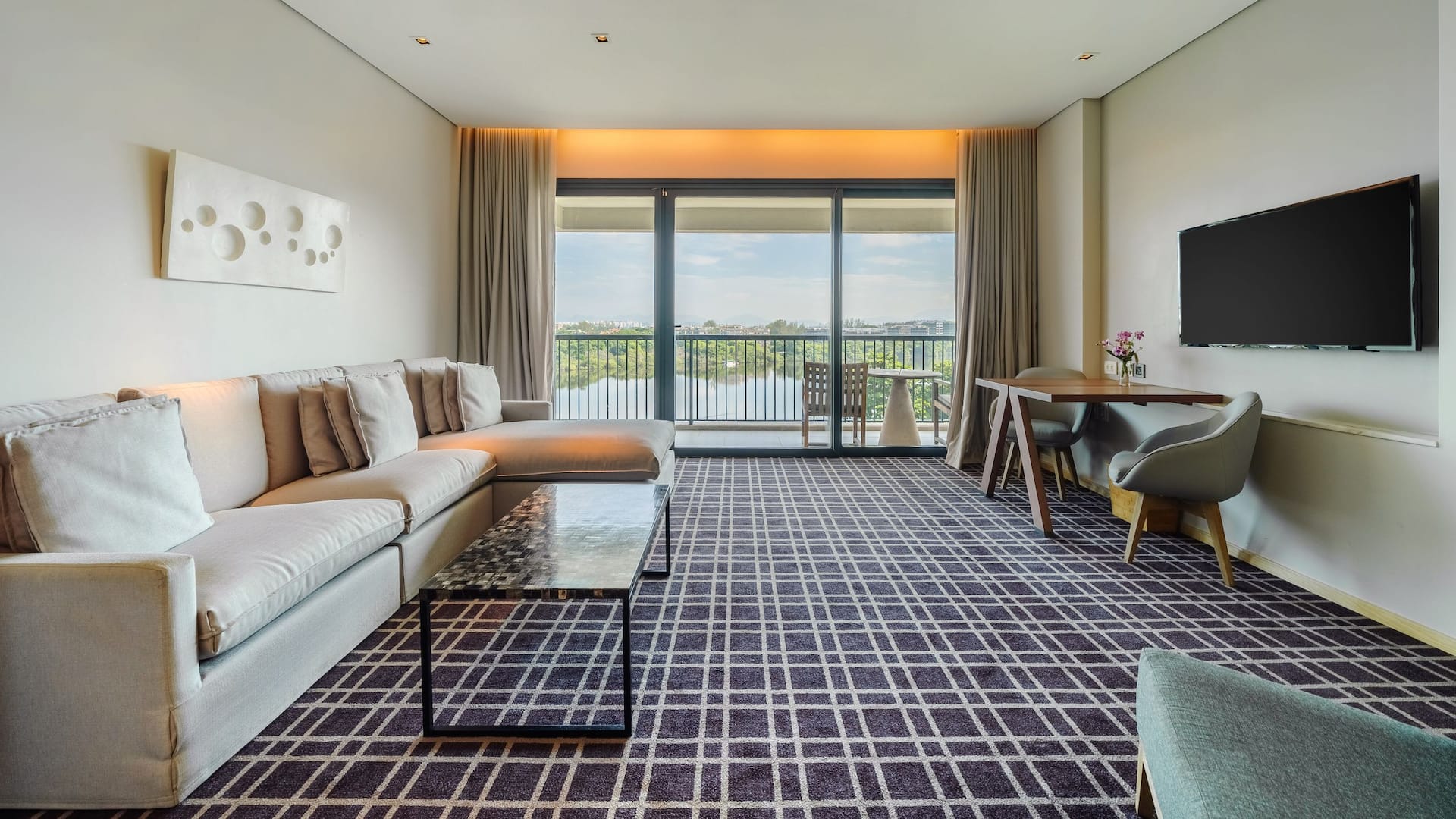4 de 5 Grand Hyatt Rio de Janeiro Grand Suite Living Room Lagoon View