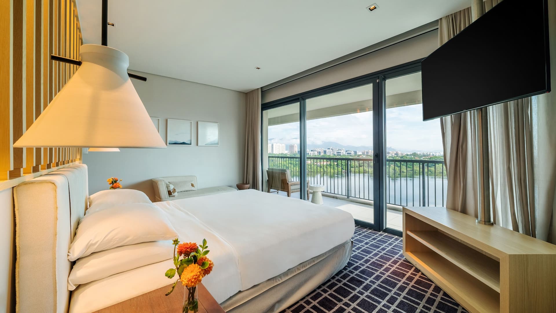 2 de 5 Grand Hyatt Rio de Janeiro Grand Suite Bedroom Lagoon View