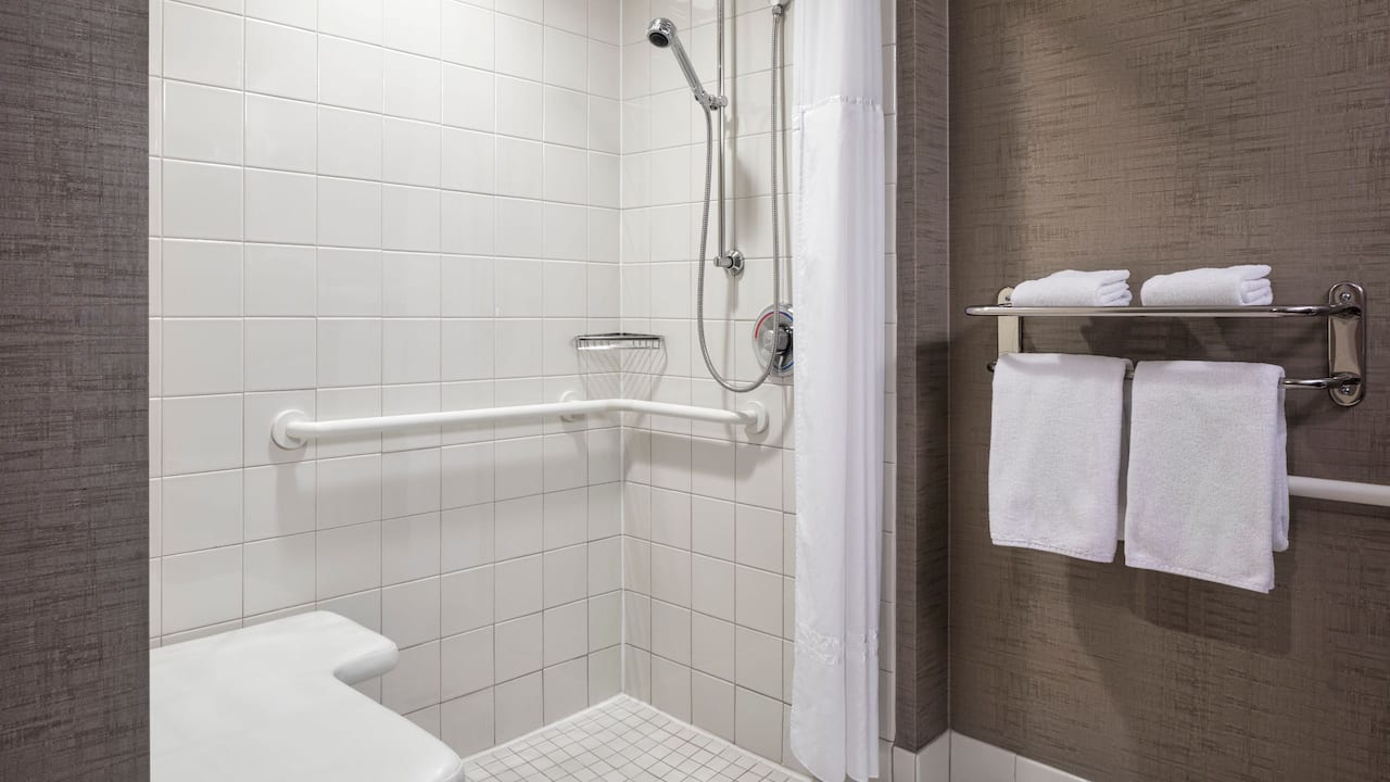Hyatt Rosemont Kng Bed ADA Shower