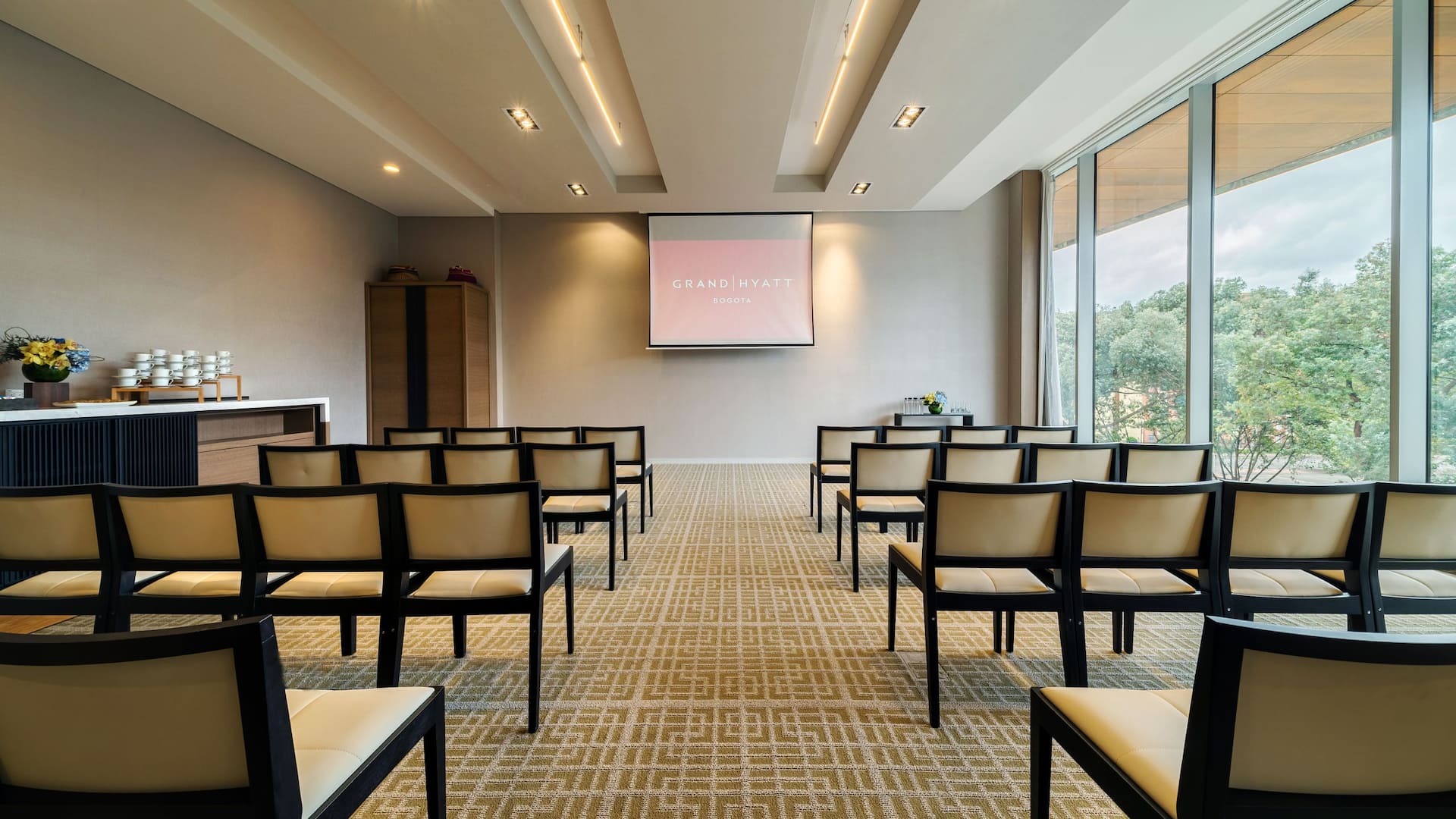 1 de 2 Grand Hyatt Bogotá Salon Huila