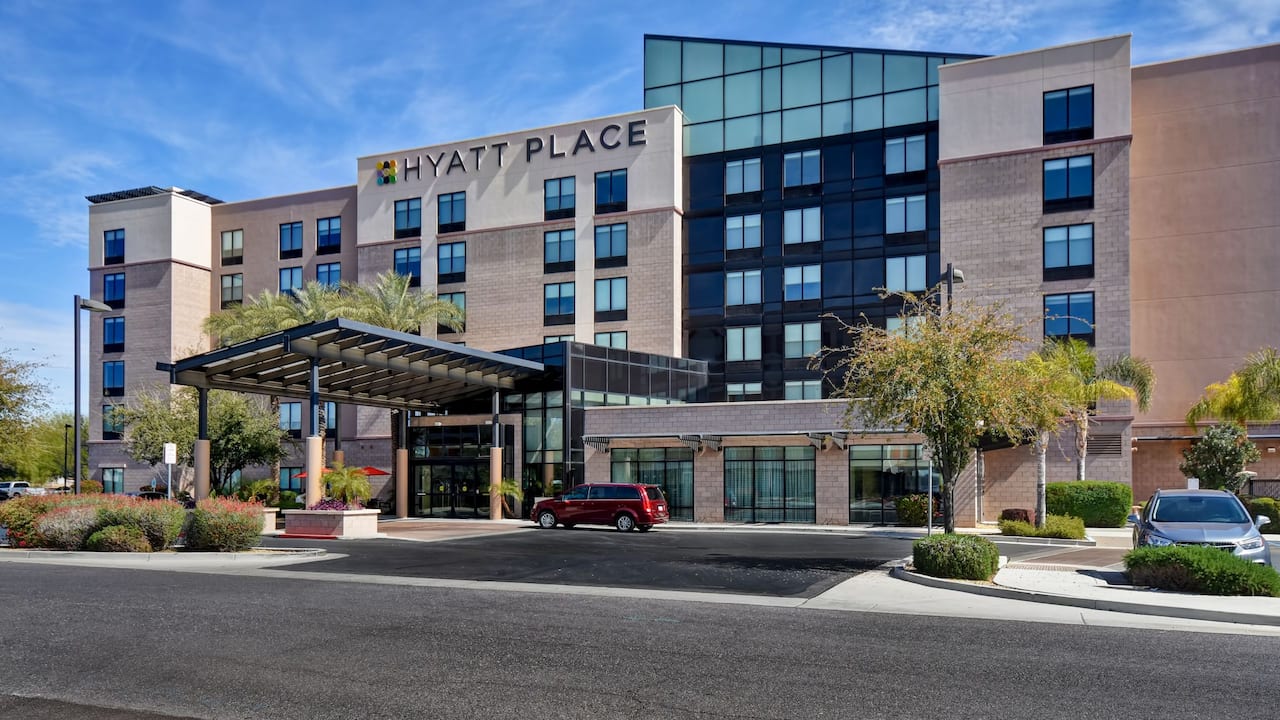 Exterior view during the day of Hyatt Place Phoenix/Gilbert