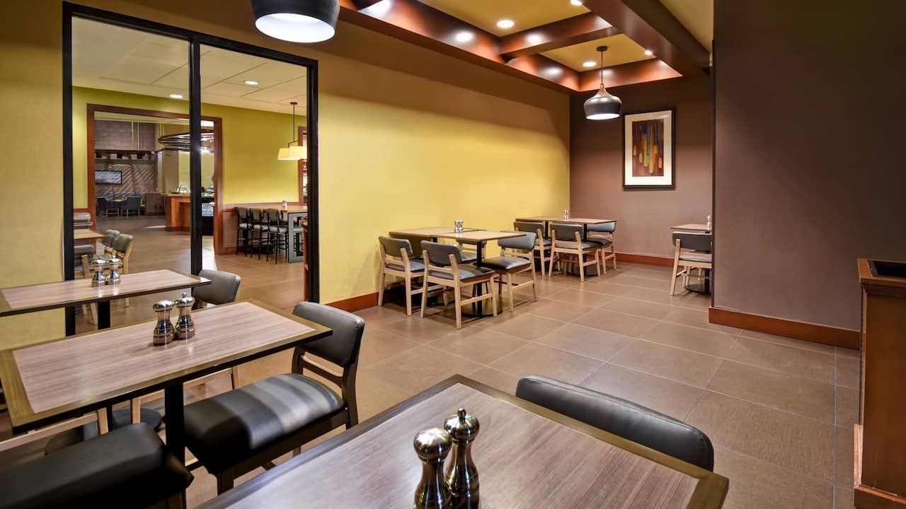 Hyatt Place Phoenix Gilbert Breakfast Area Seating