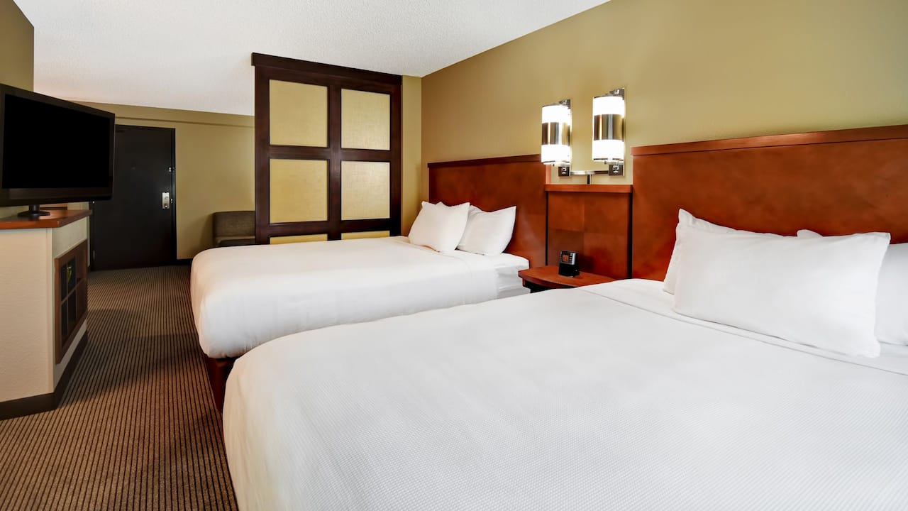 Two Queen Bed guestroom