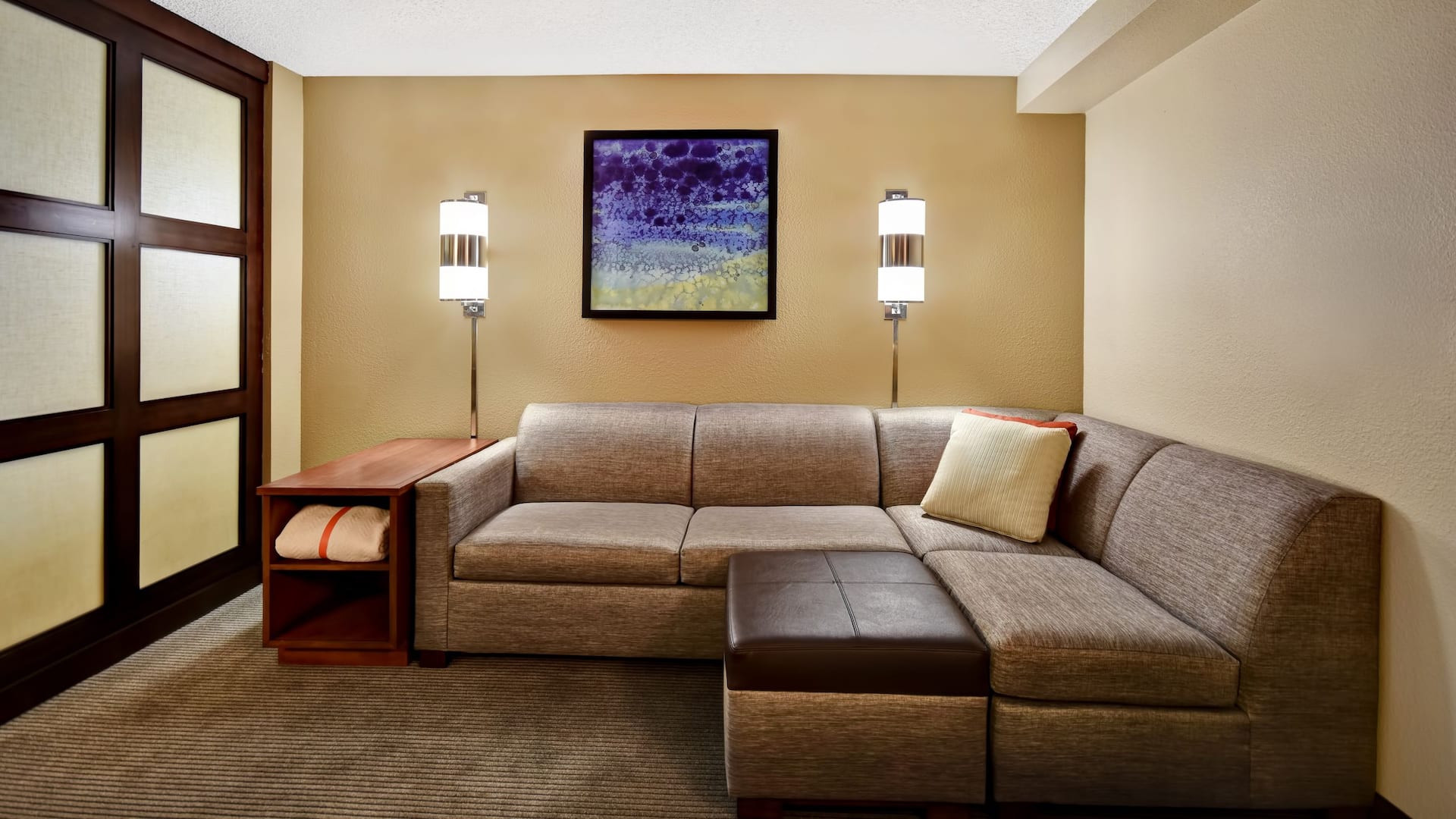 Hyatt Place Phoenix/Gilbert Guestroom Living Area