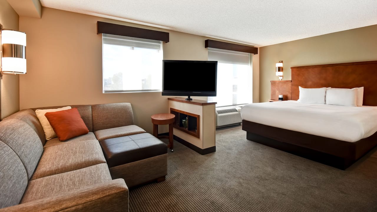 Hyatt Place Phoenix Gilbert Accessible King Guestroom