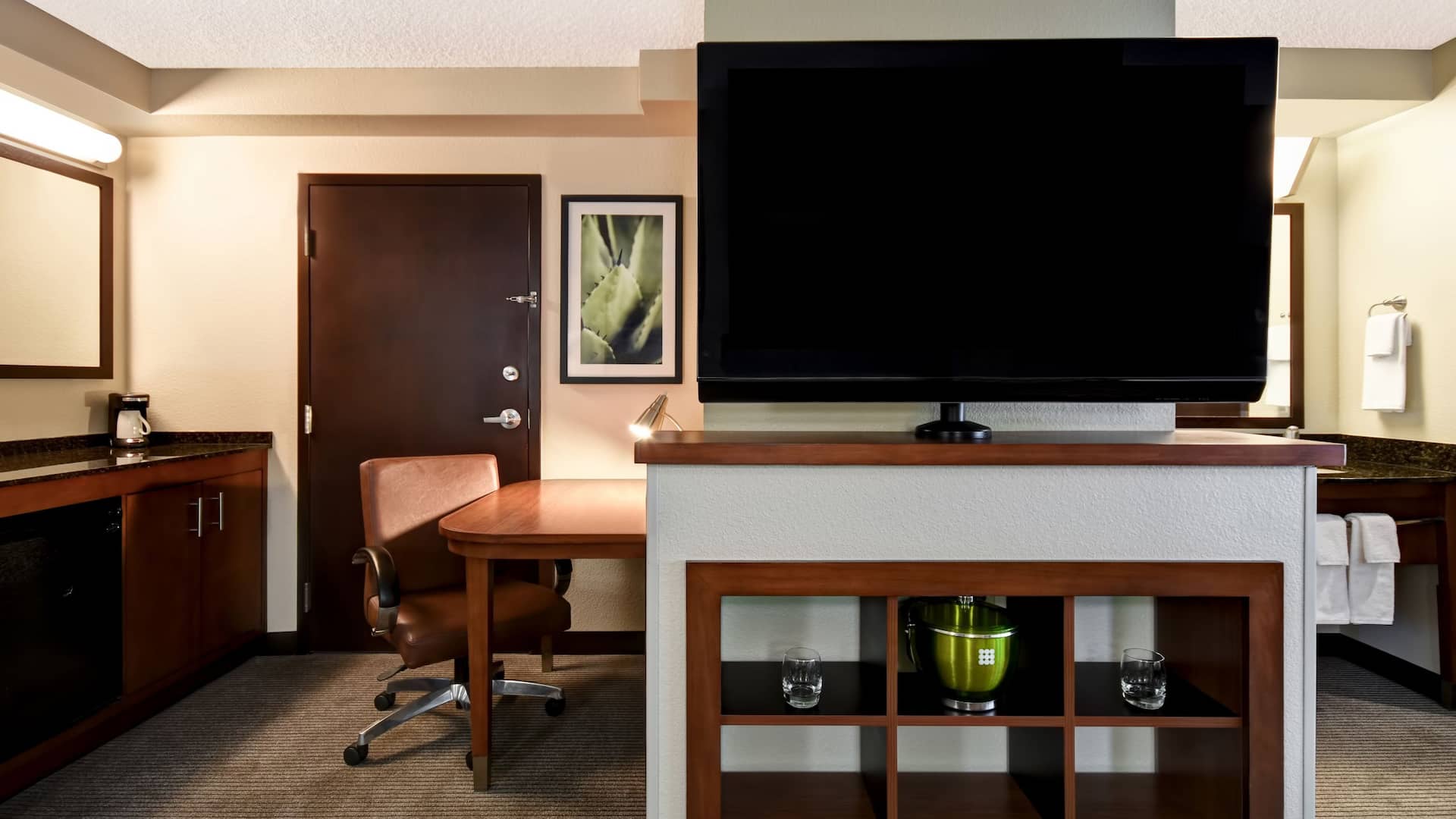 Hyatt Place Phoenix/Gilbert Guestroom Desk