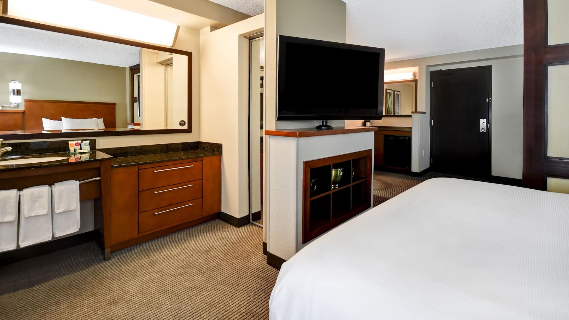 Hyatt Place Phoenix/Gilbert Guestroom Vanity