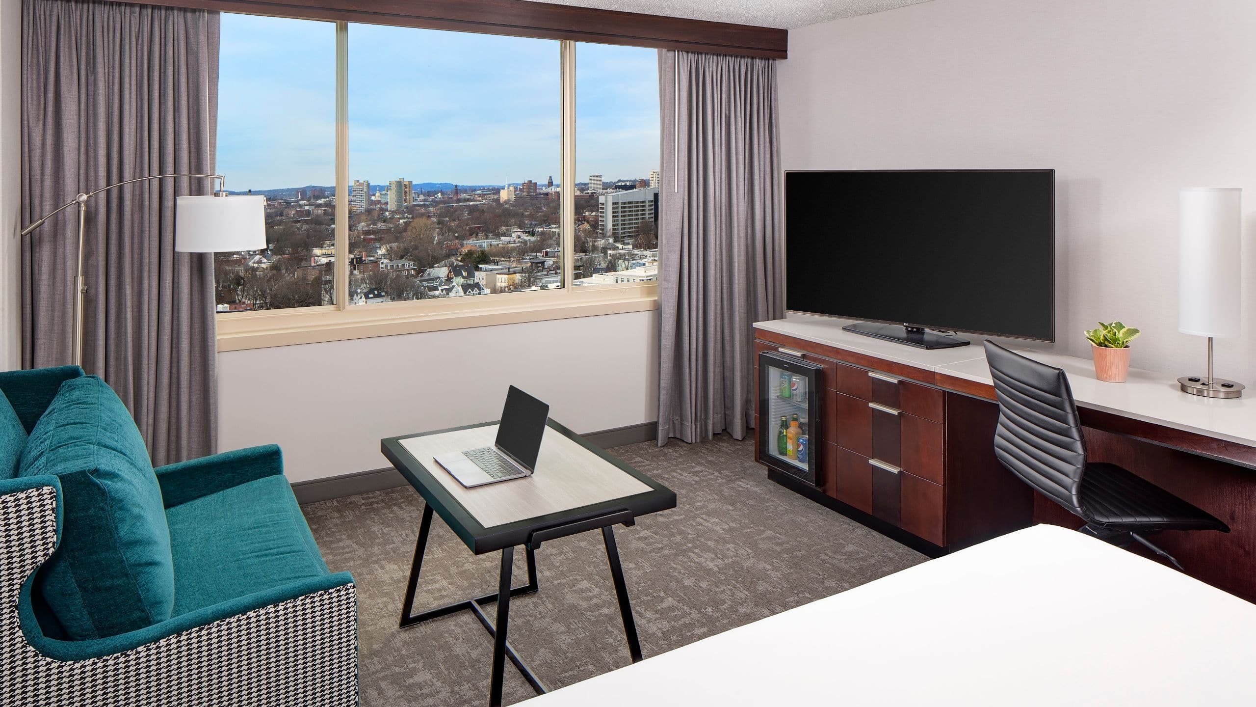 Hyatt Regency Boston / Cambridge King Guestroom Cambridge View
