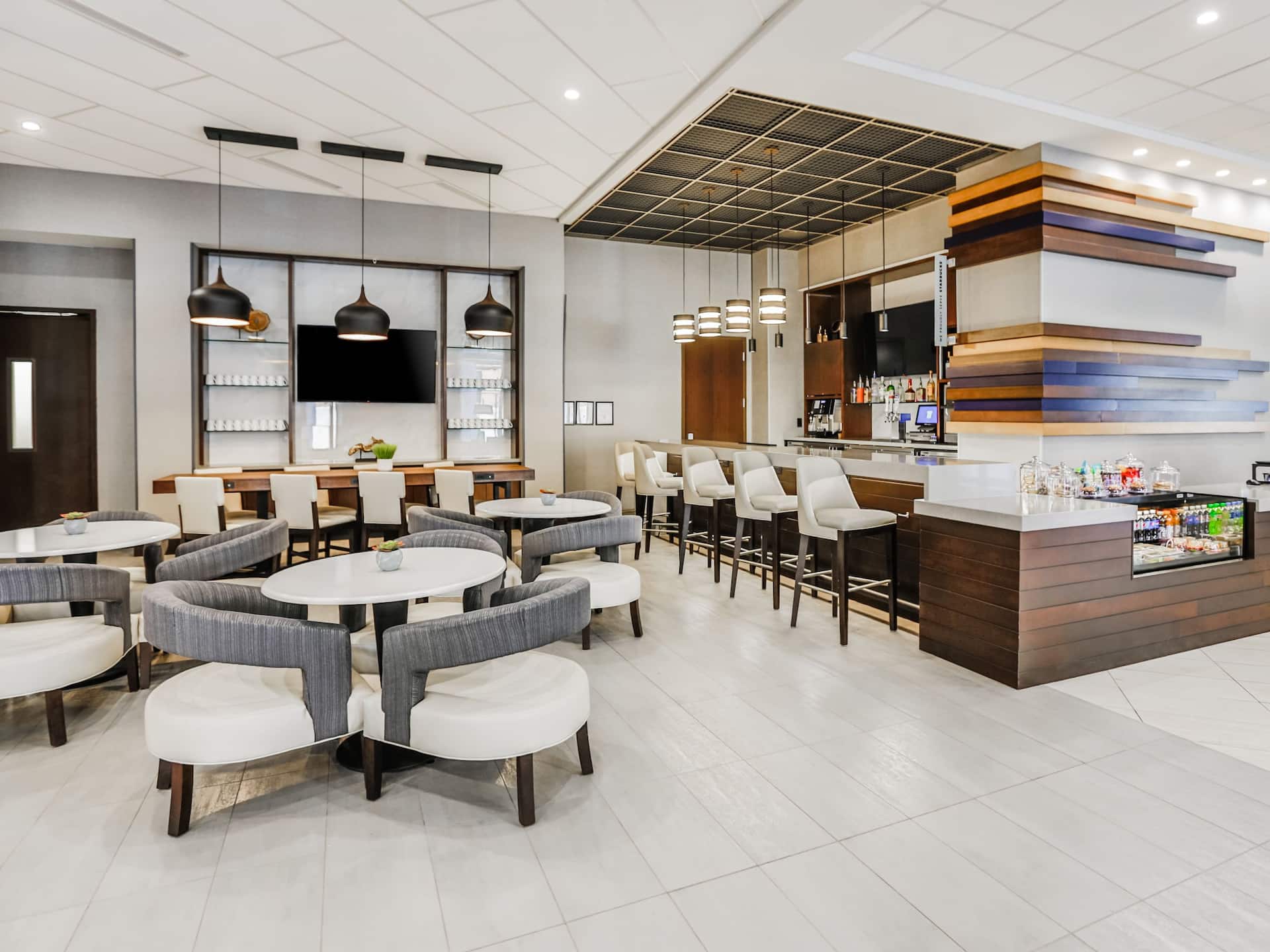 Hyatt Place Greenville Downtown Bar