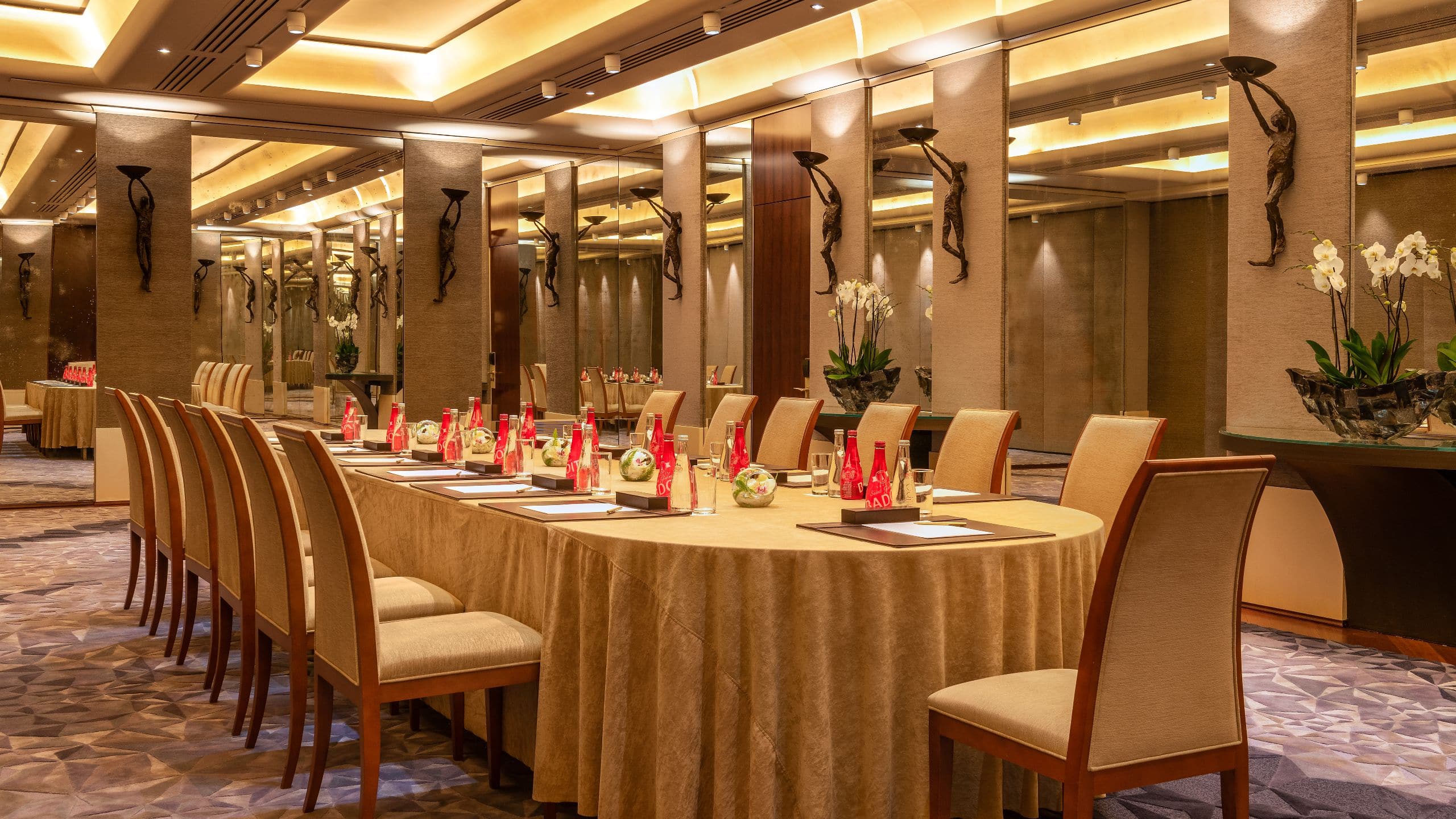 3 of 5 Park Hyatt Paris-Vendôme Amethyst Meeting Set Up