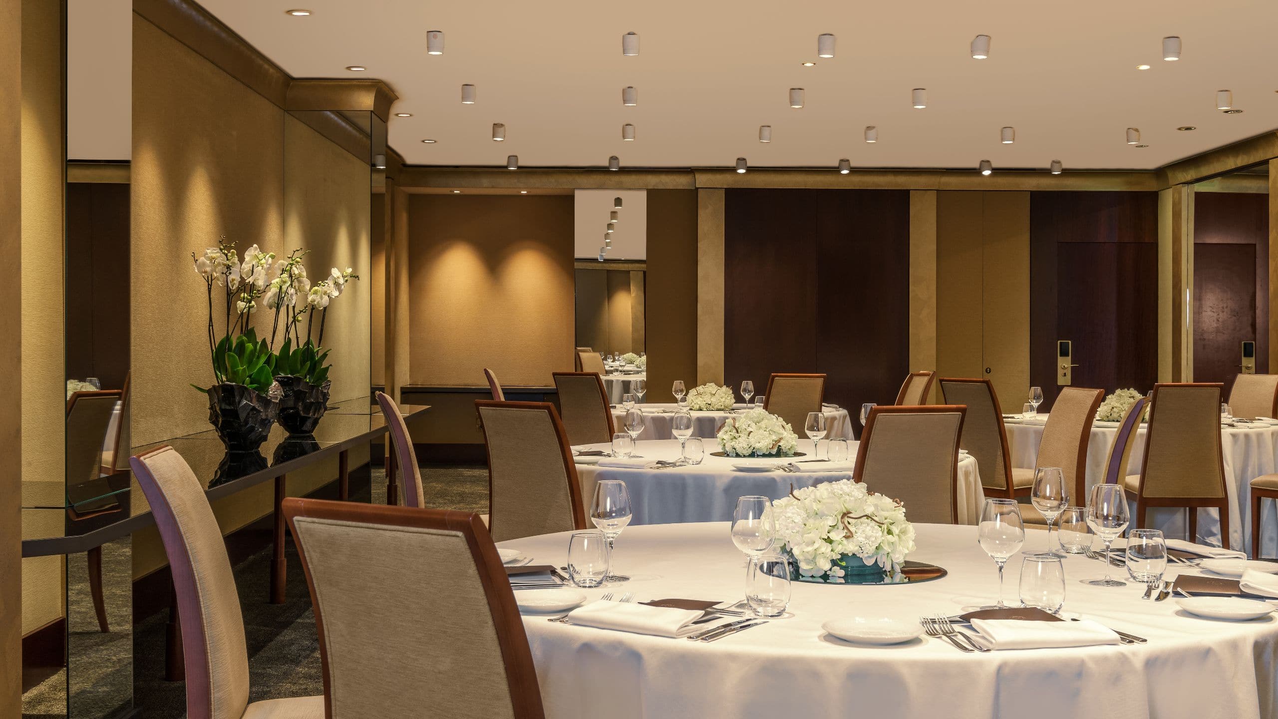 4 of 4 Park Hyatt Paris-Vendôme Cornaline Meeting Room Cabaret Set Up