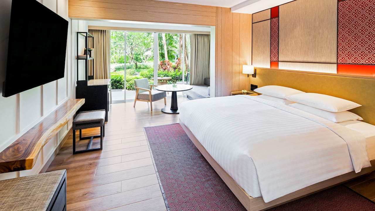 Deluxe Pool Access Room