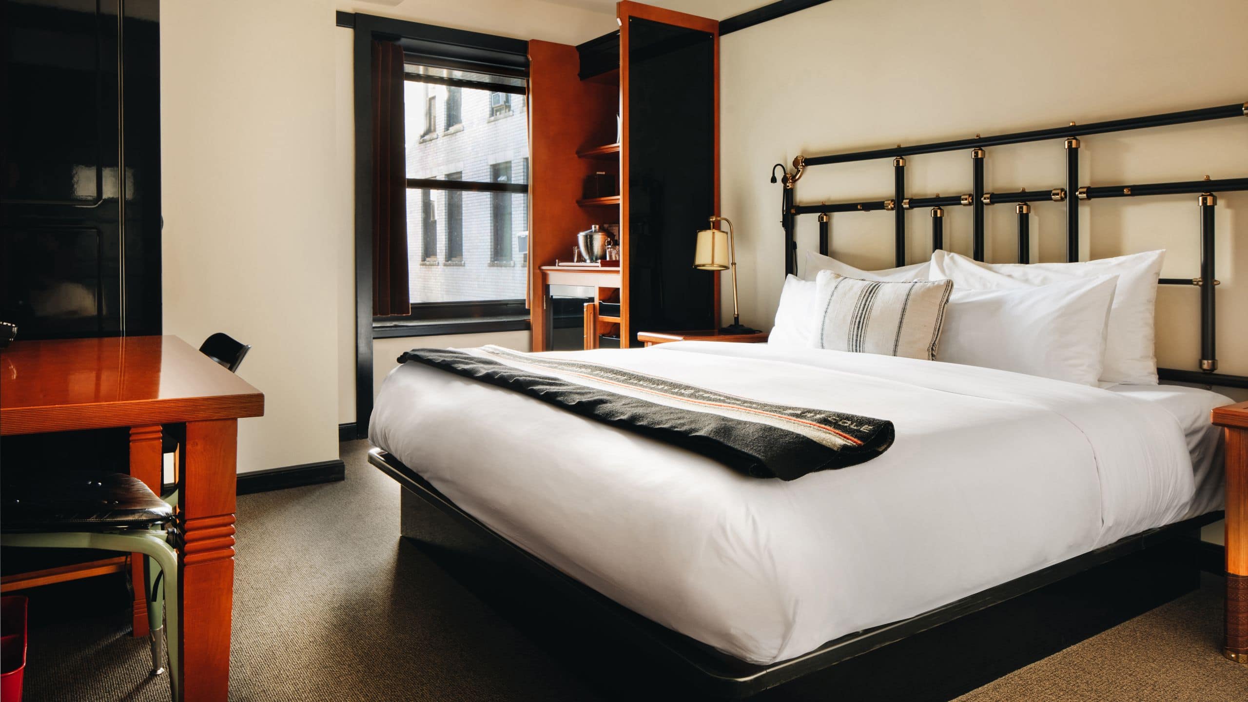 1 de 2 Chicago Athletic Association King Bed