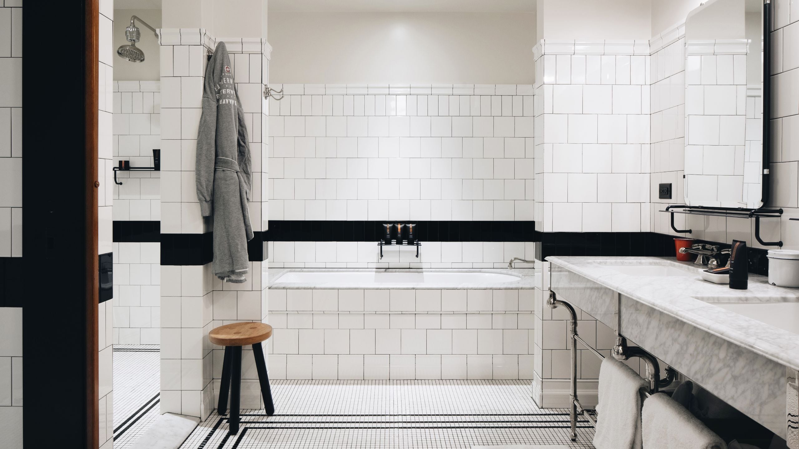 7 de 9 Chicago Athletic Association King Bed Founders Room 328 Bathroom