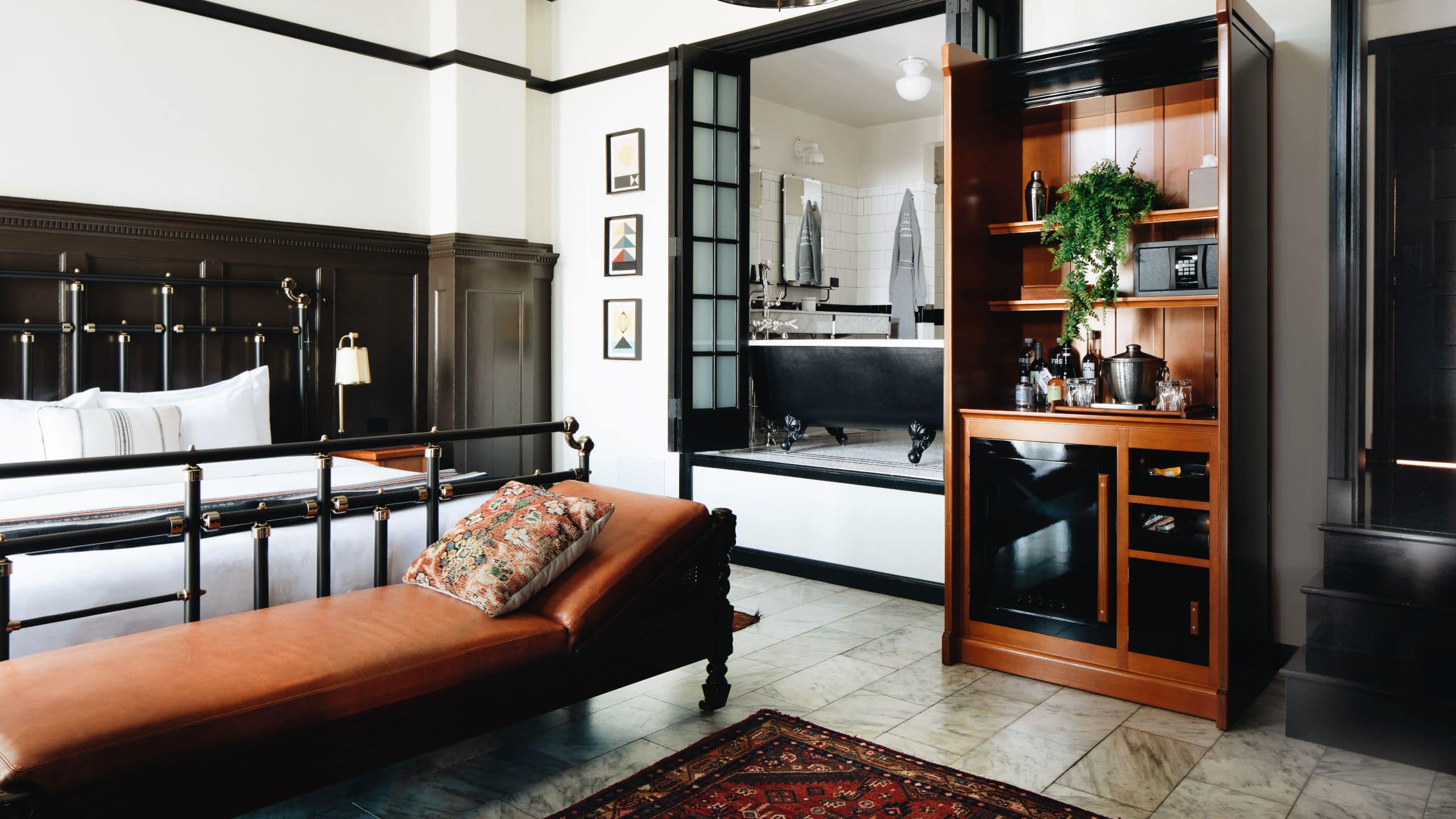 Chicago Athletic Association King Bed Founders Room 330