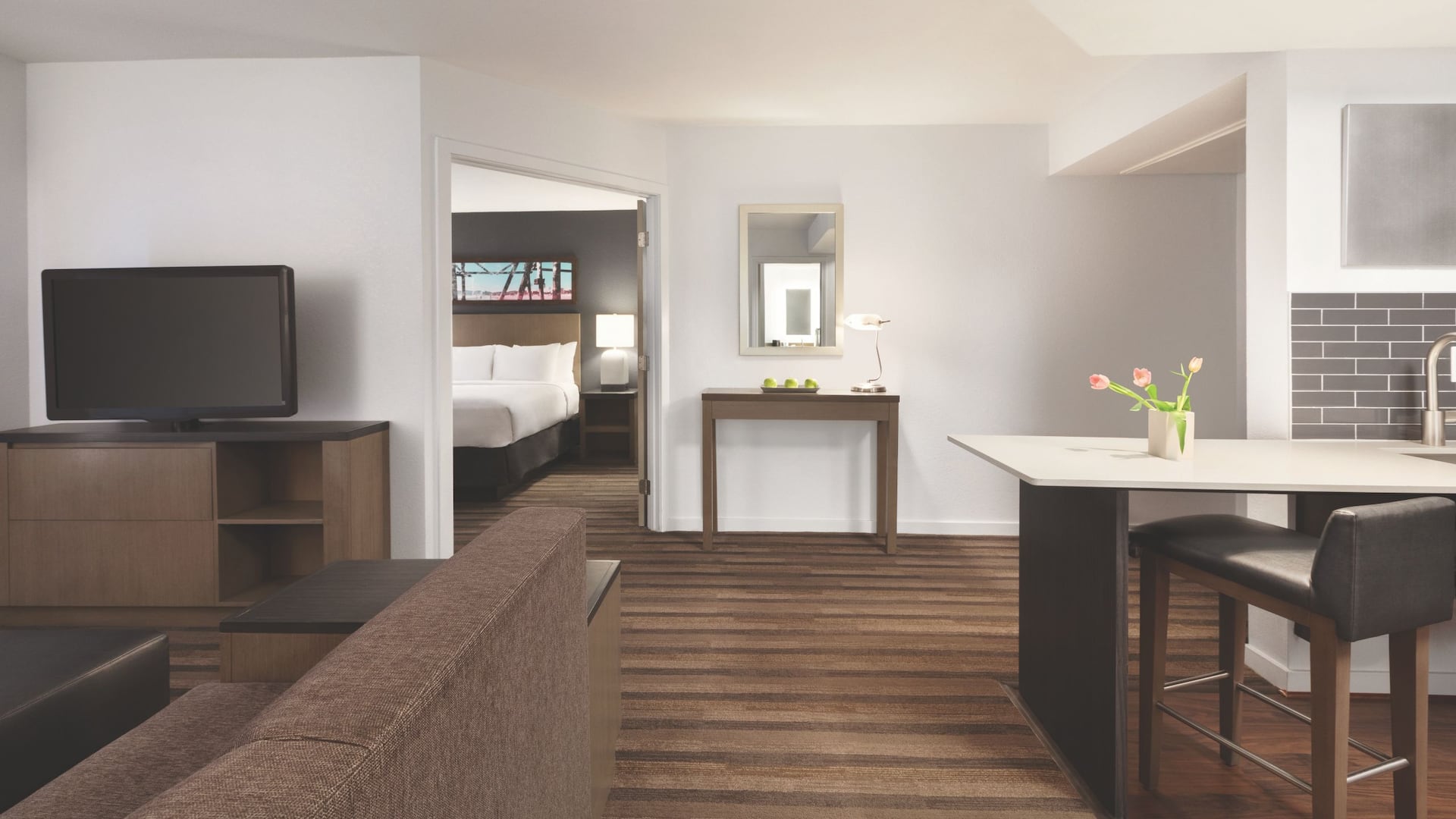 第 2，共 4 Hyatt House Boston/Burlington Accessible Two Bedroom King and Queen Suite