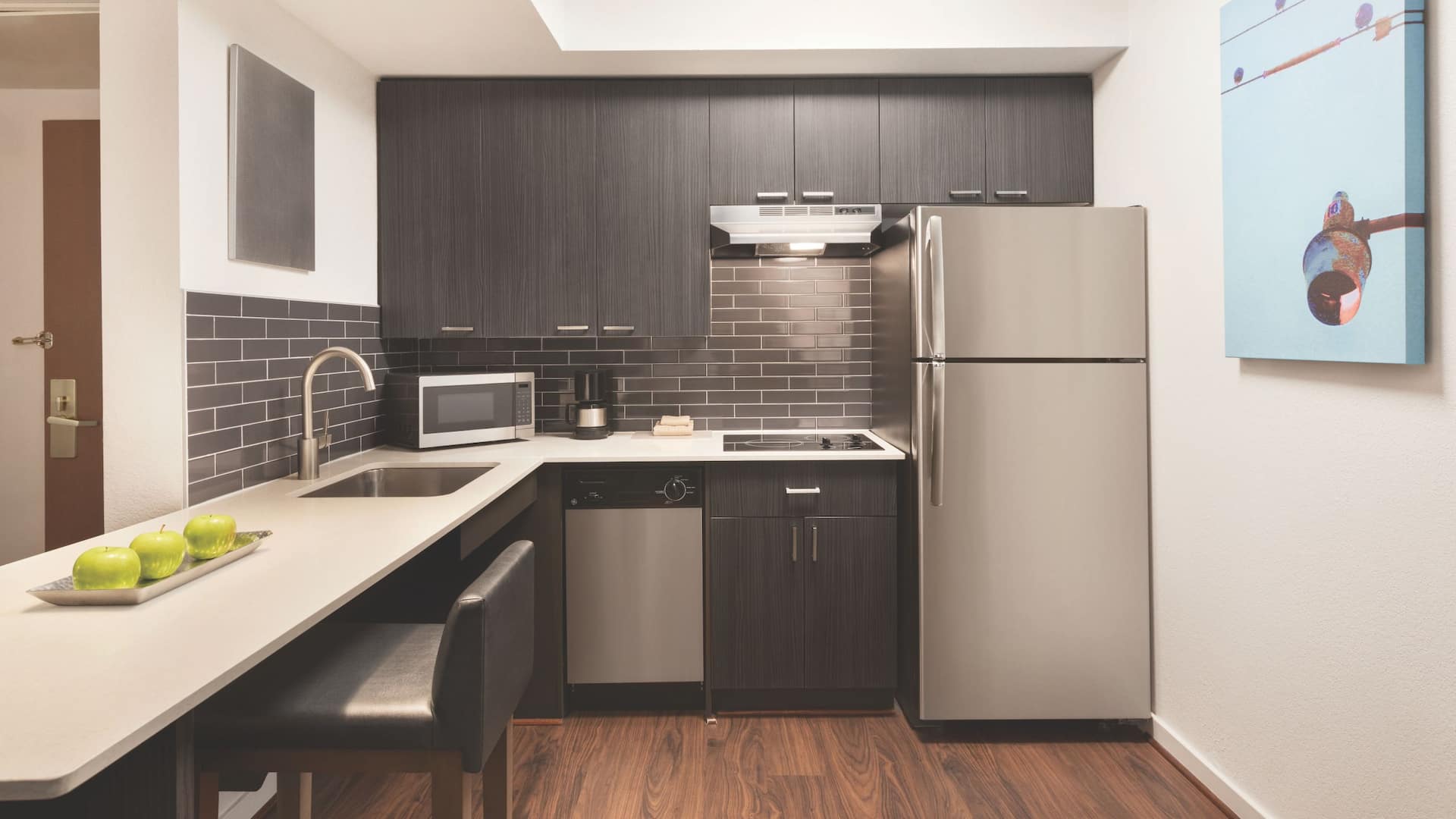 第 2，共 4 Hyatt House Boston/Burlington Accessible Two Bedroom King and Queen Suite