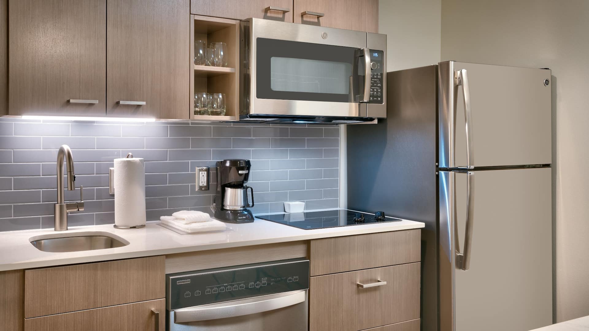 Hyatt House Provo / Pleasant Grove One Bedroom Suite Kitchen
