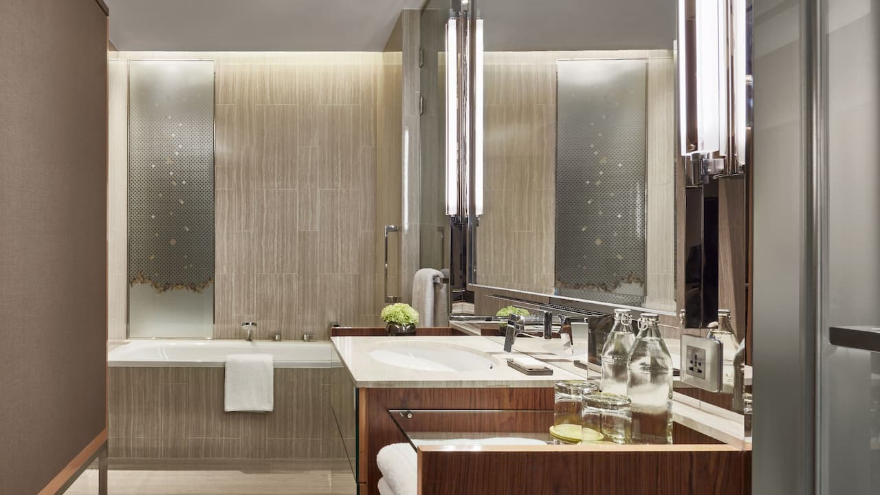 King Room Bathroom
