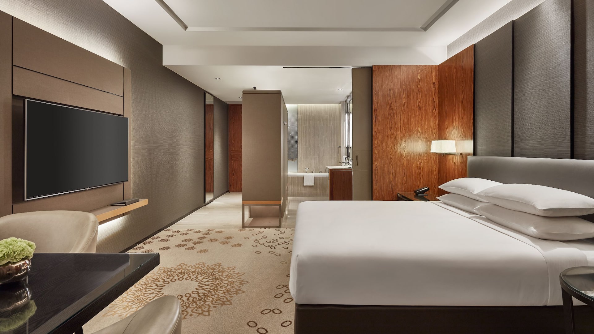 1/2 Hyatt Regency Bangkok Sukhumvit King Room