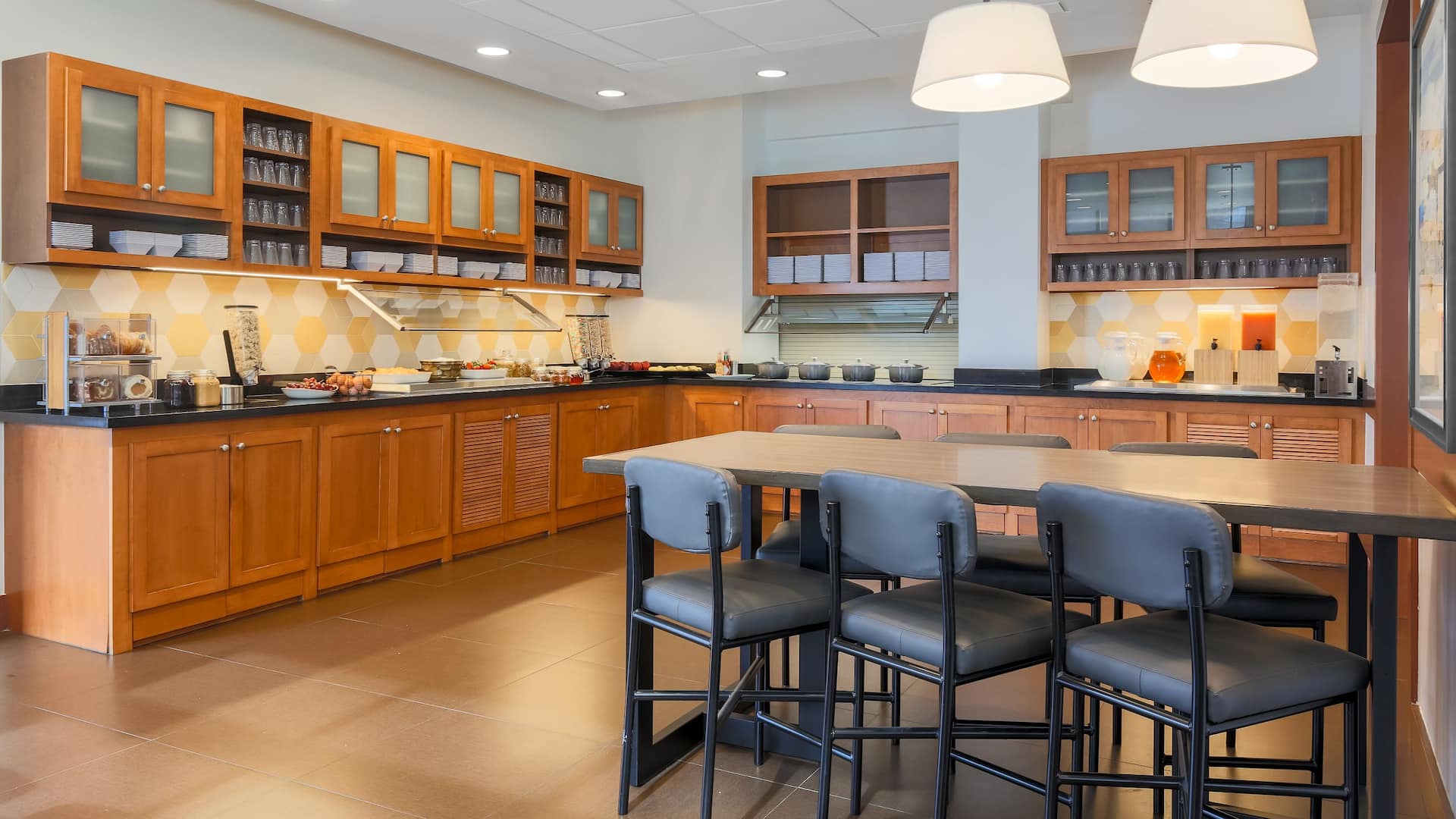 Hyatt Place UC Davis Breakfast Seating Area