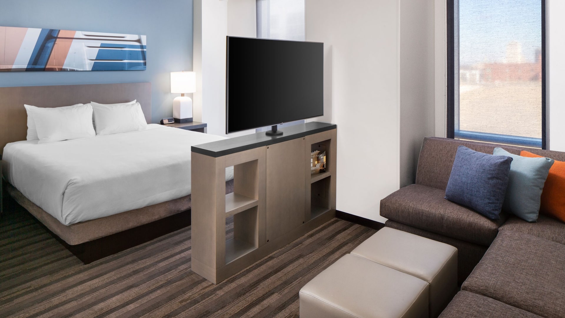 Hyatt House Nashville at Vanderbilt Studio King Guestroom