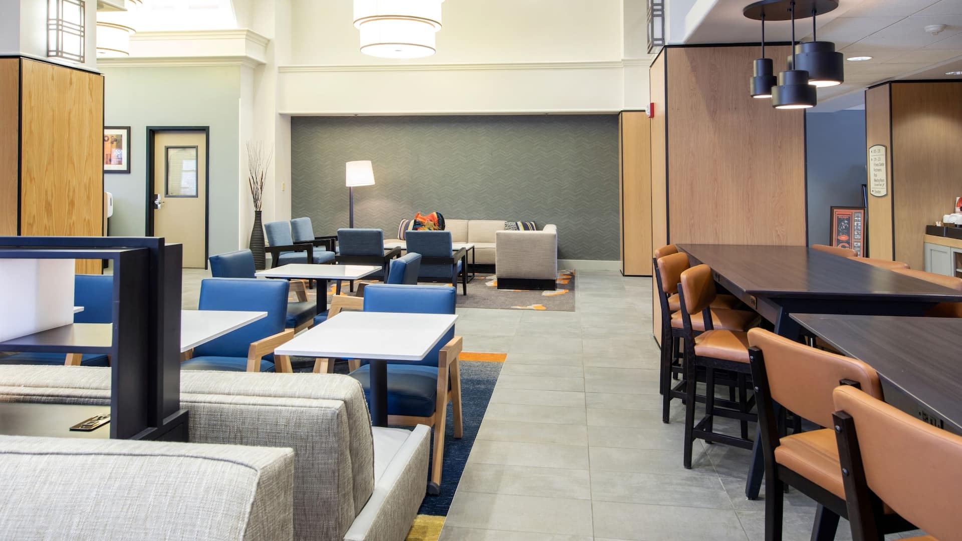 Hyatt House Chicago/Schaumburg Lobby Seating