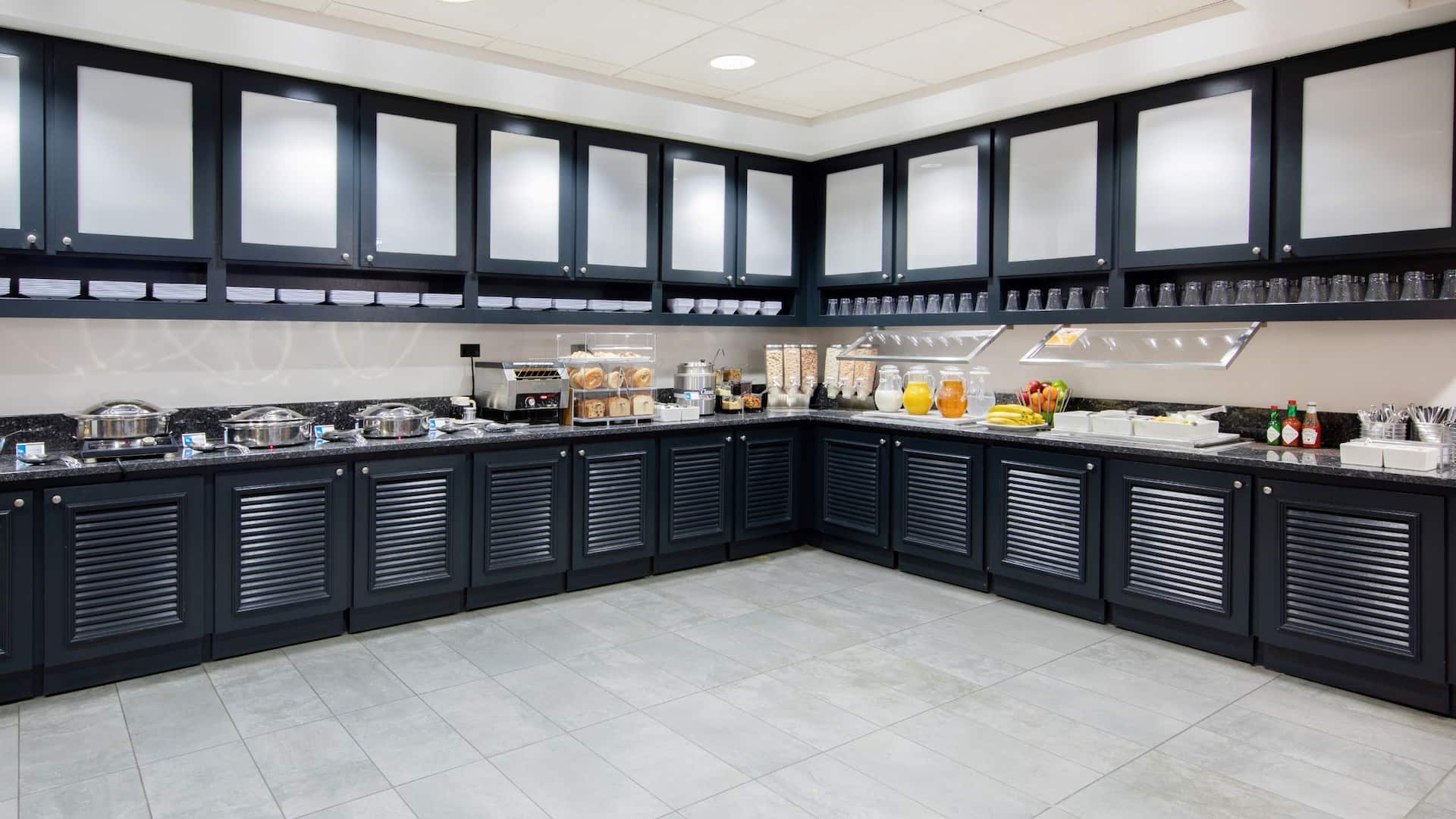 Hyatt House Chicago/Schaumburg Lobby Kitchen