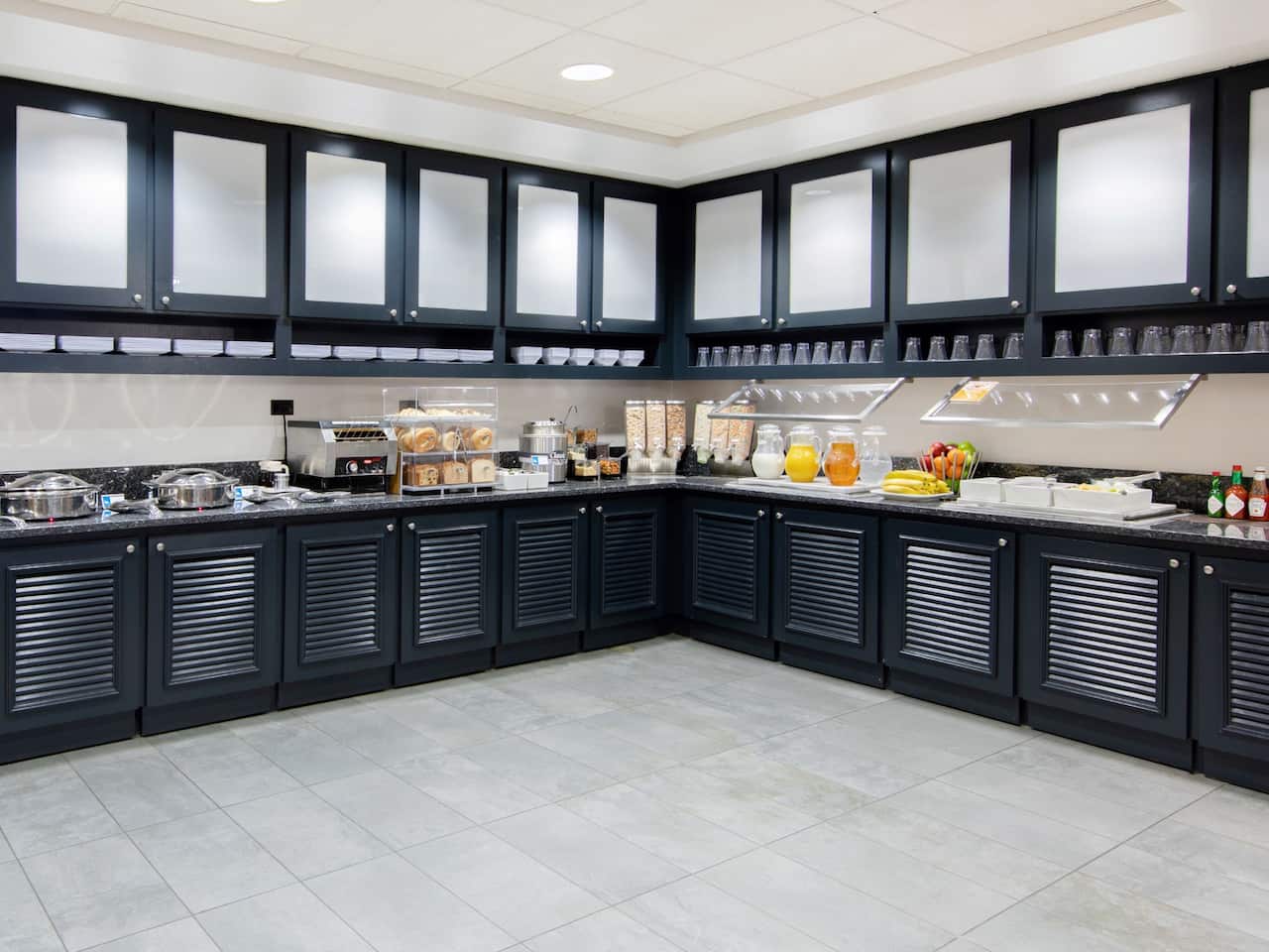 Hyatt House Chicago/Schaumburg Lobby Kitchen