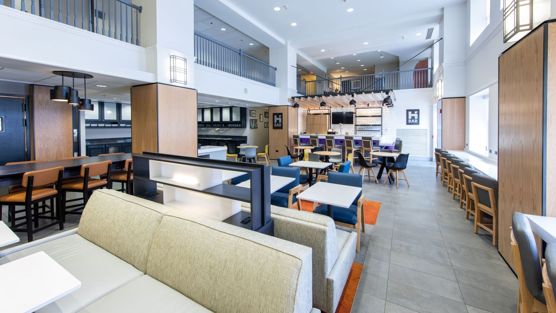 Hyatt House Chicago/Schaumburg Lobby Kitchen Seating