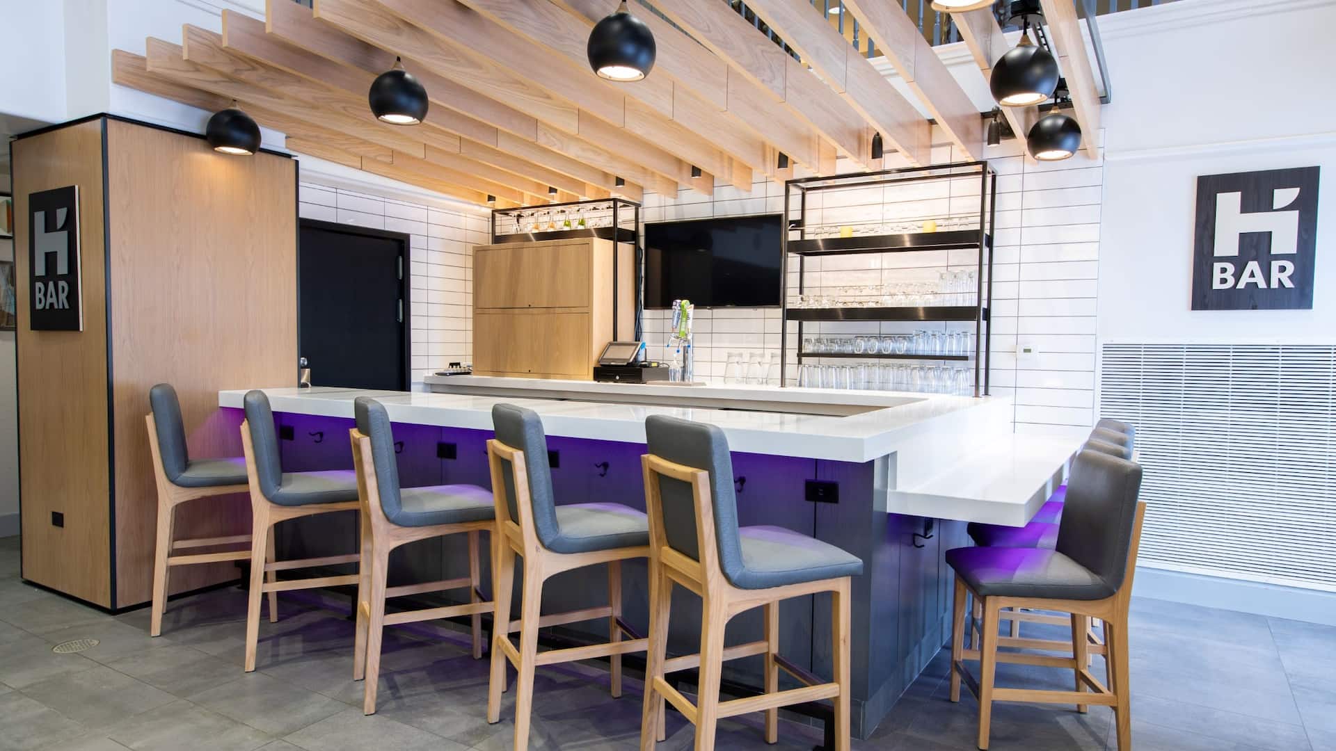 1 of 1 Hyatt House Chicago/Schaumburg H Bar Seating