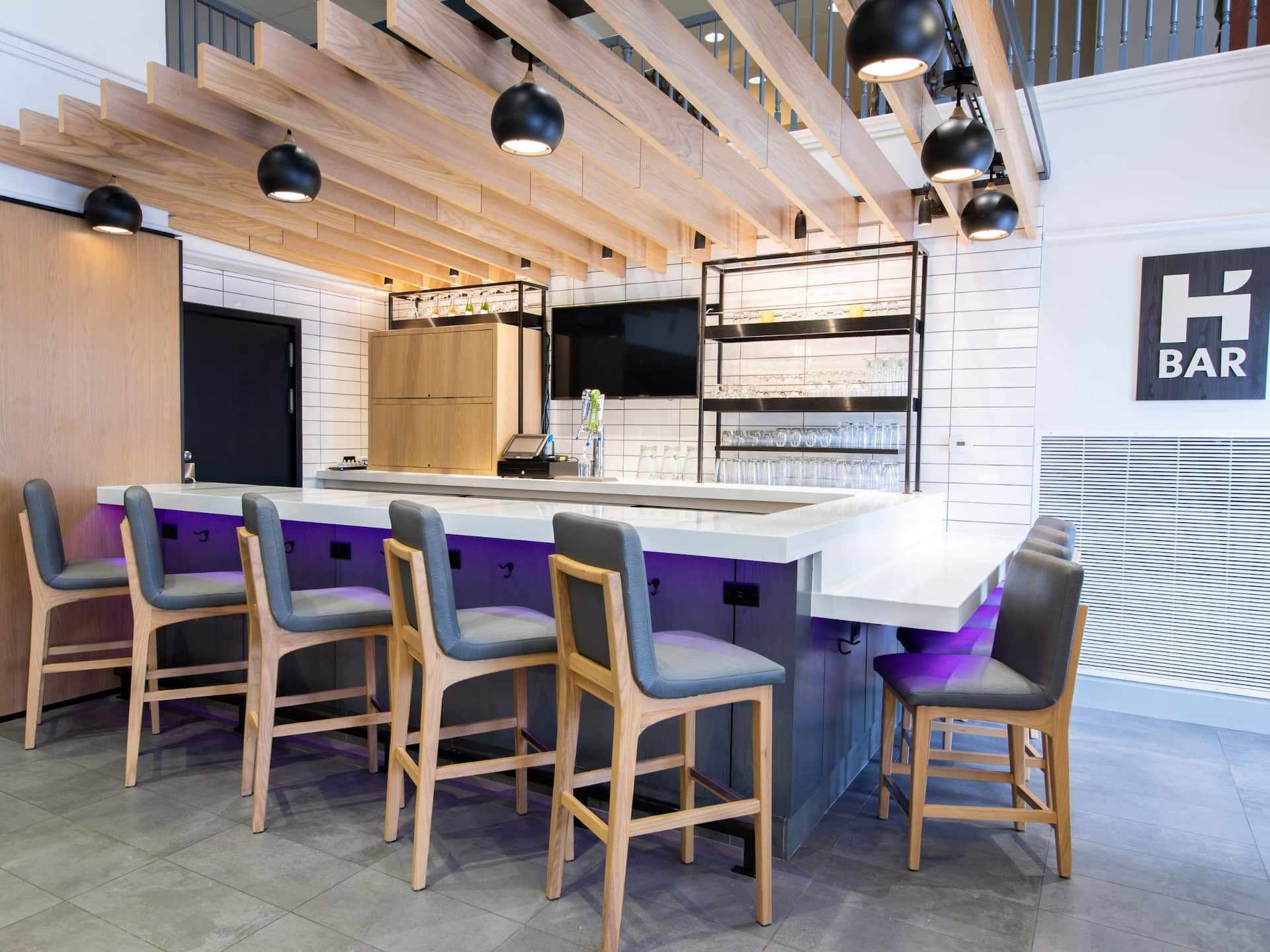 Hyatt House Chicago/Schaumburg H Bar Seating