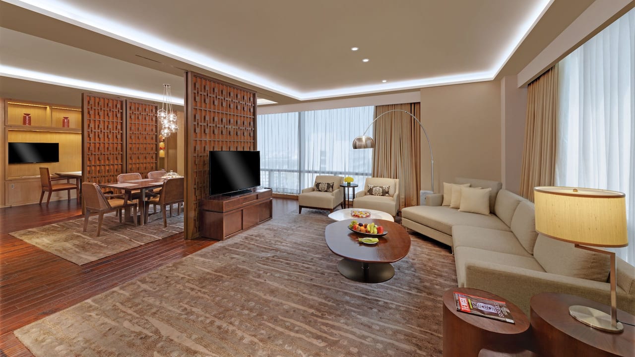 Executive Suite Living Room with Dining Room