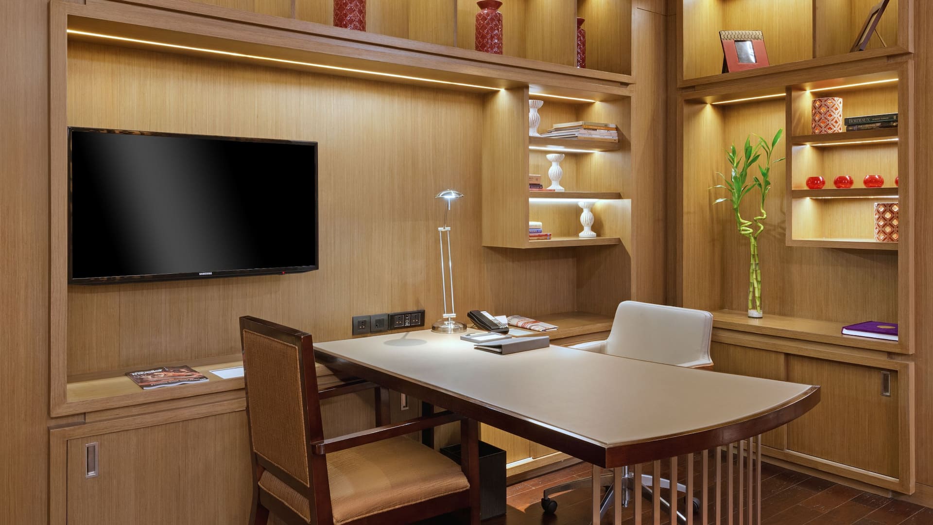 第 6，共 6 Hyatt Regency Ahmedabad Presidential Suite Desk