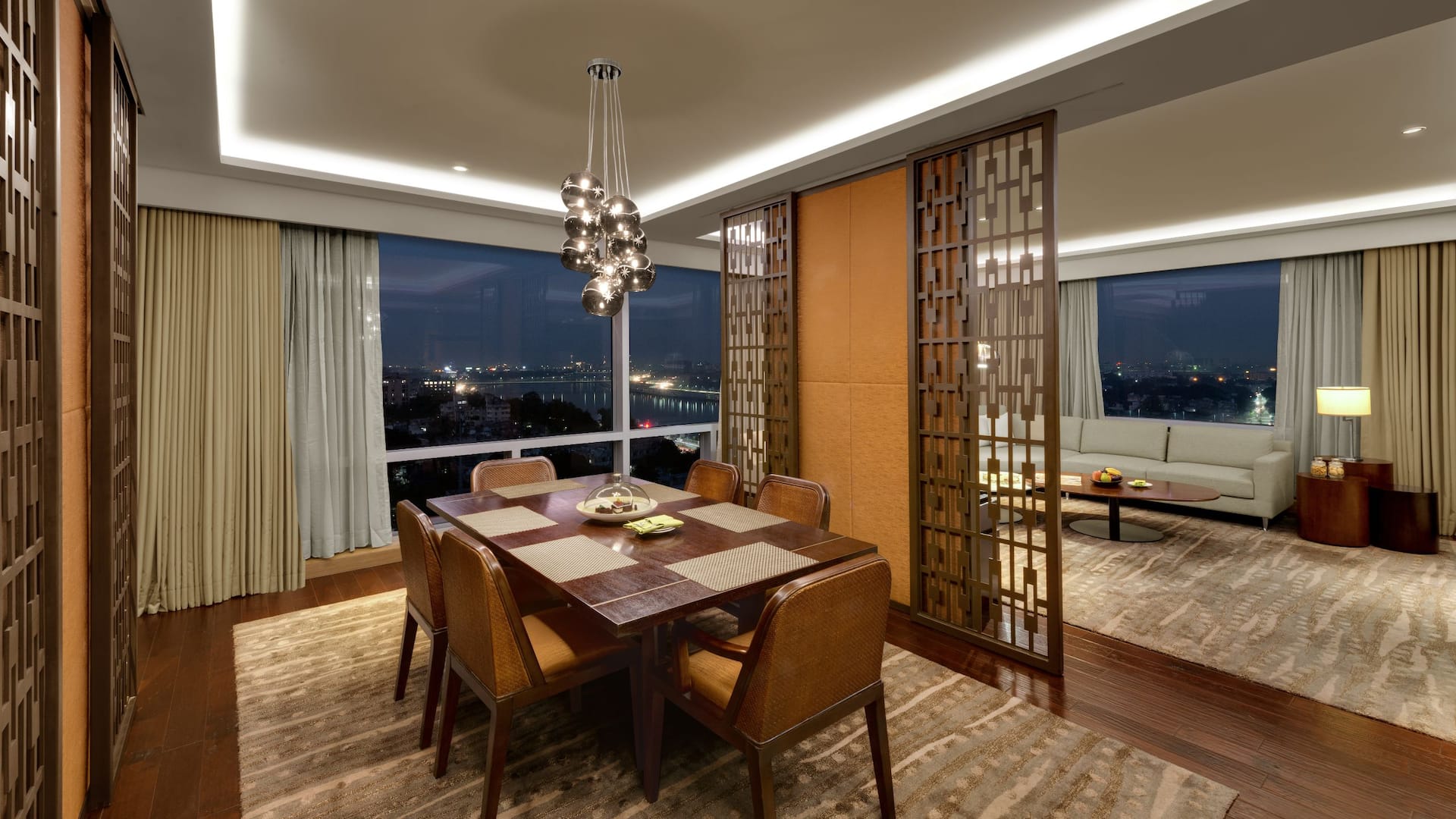 第 2，共 6 Hyatt Regency Ahmedabad Presidential Suite Dining Room