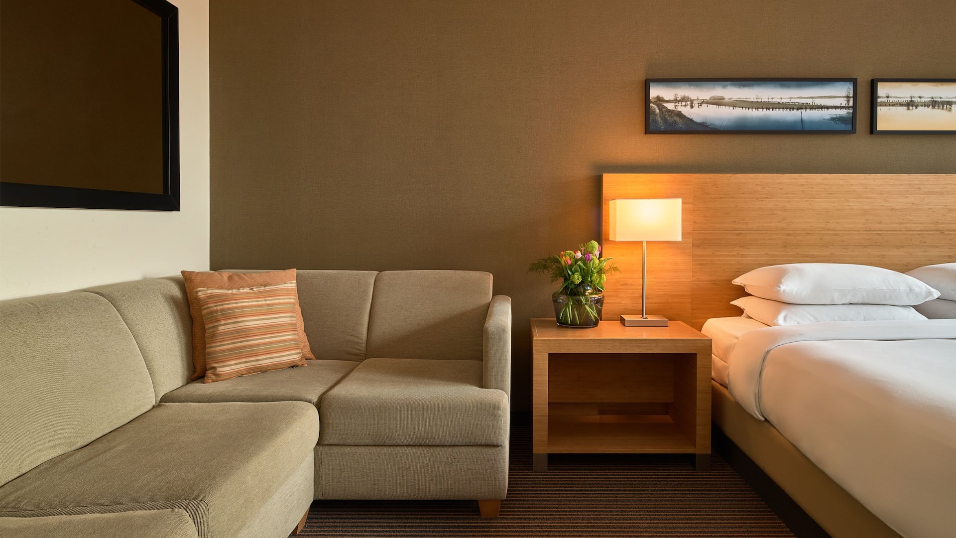 Hyatt Place Amsterdam Airport Guestroom Corner