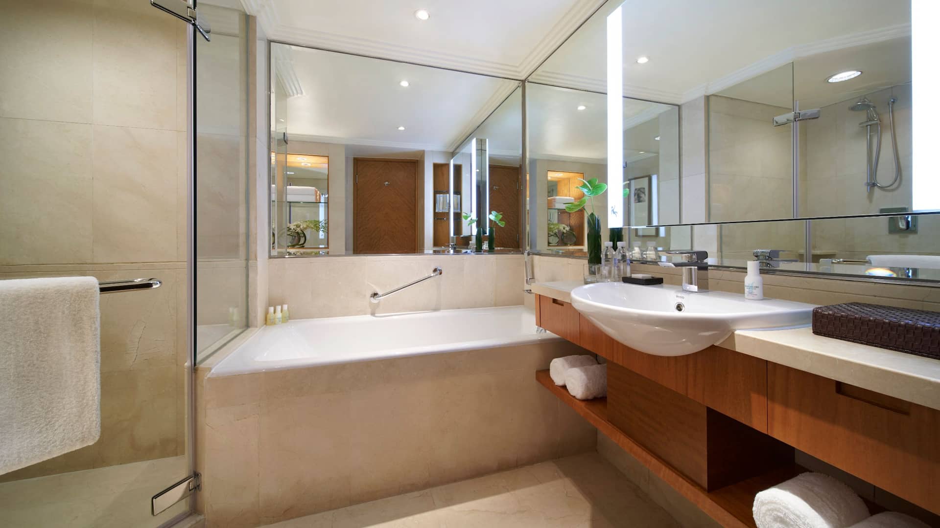 2 de 3 Grand Hyatt Beijing Bathroom