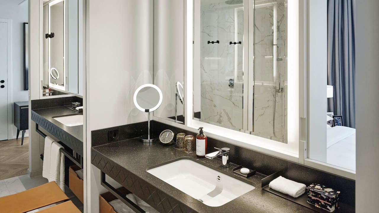 Andaz Vienna Am Belvedere Bathroom
