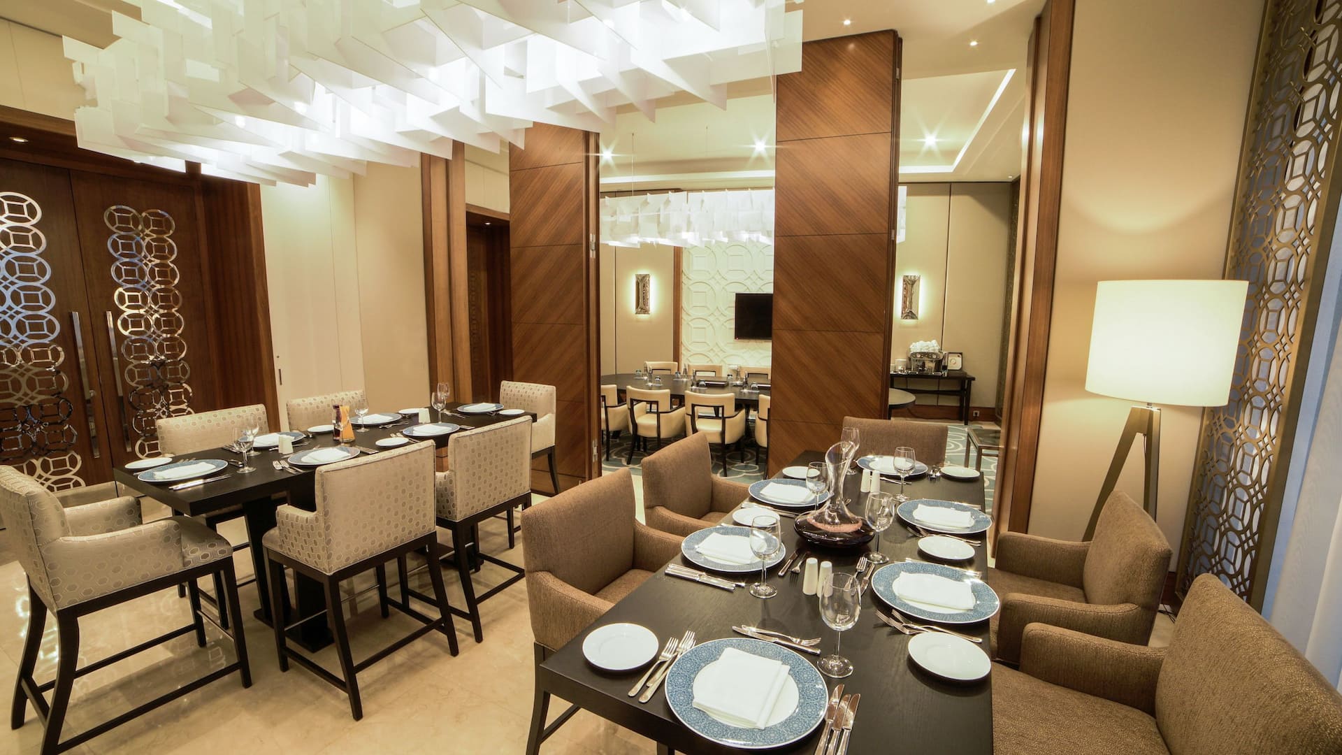 4 of 5 ISTHR_residence_Dining Area