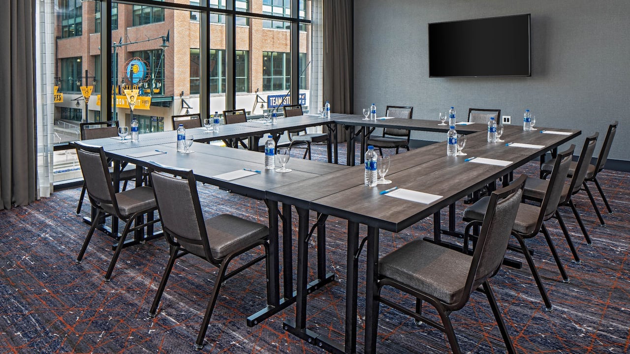 Curtis Meeting Room set with hollow square meeting
